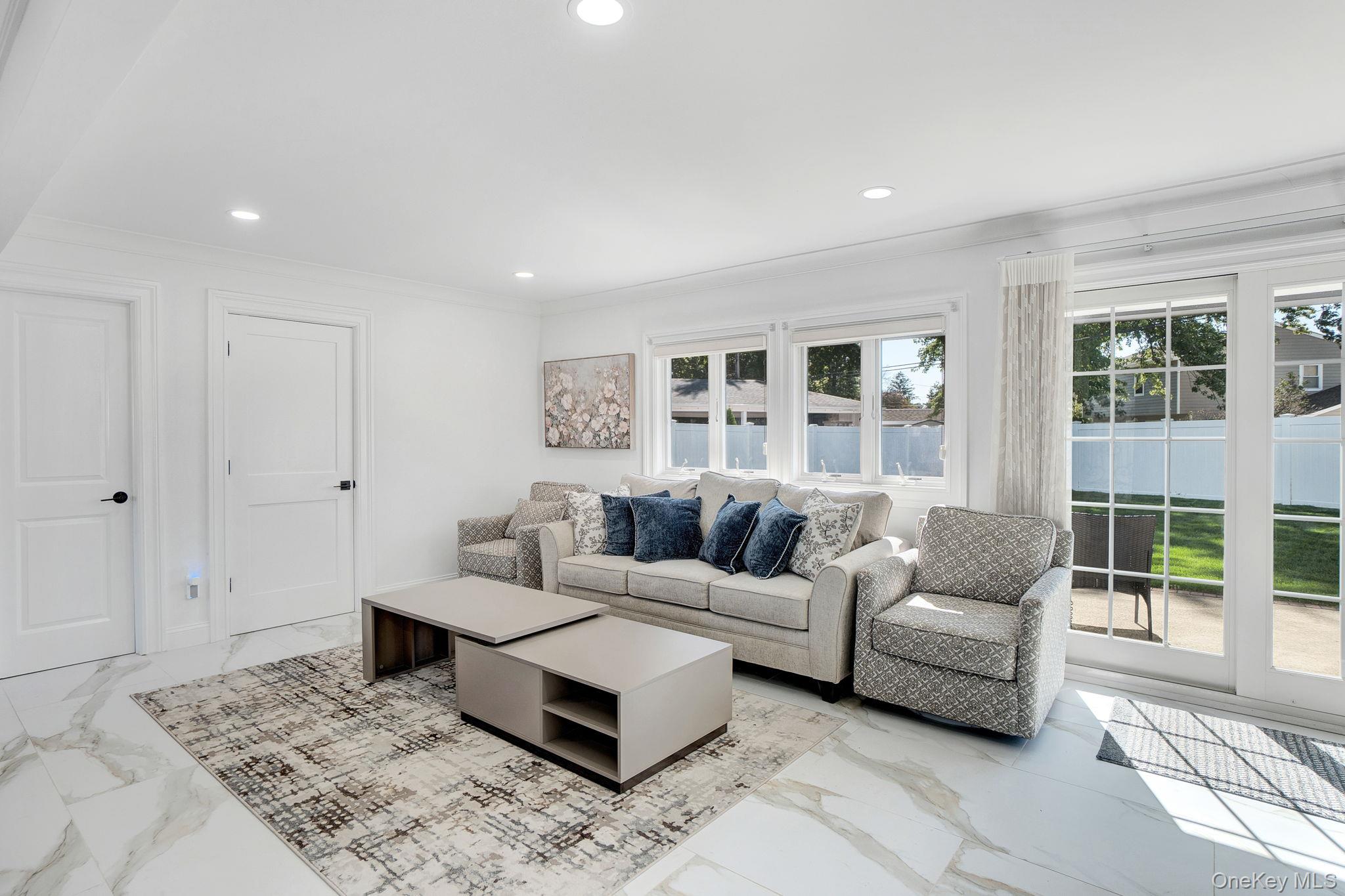 #8 photo, 8 Autumn Lane, Hicksville , NY 11801