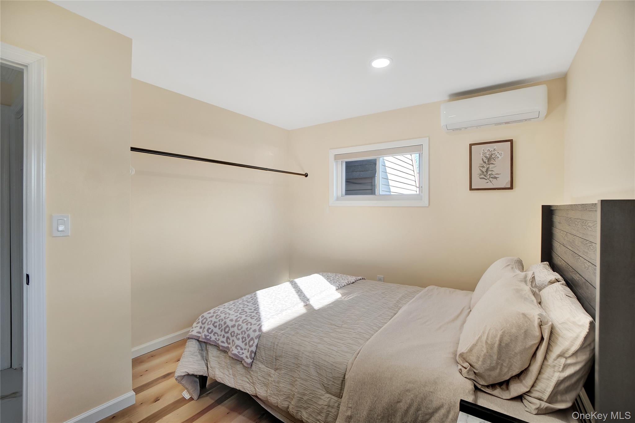 #18 photo, 9 Autumn Lane, Hicksville , NY 11801