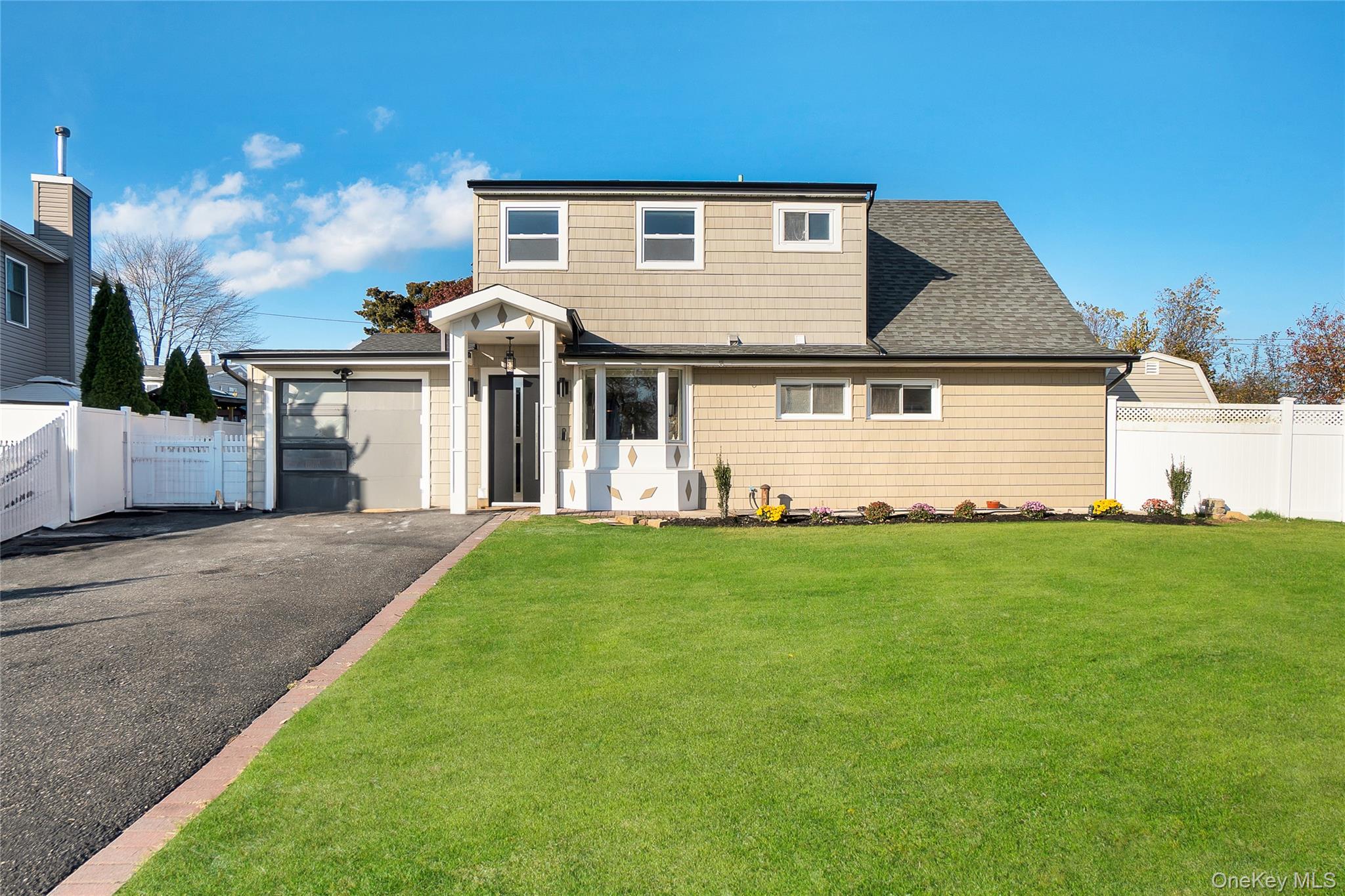 #2 photo, 9 Autumn Lane, Hicksville , NY 11801