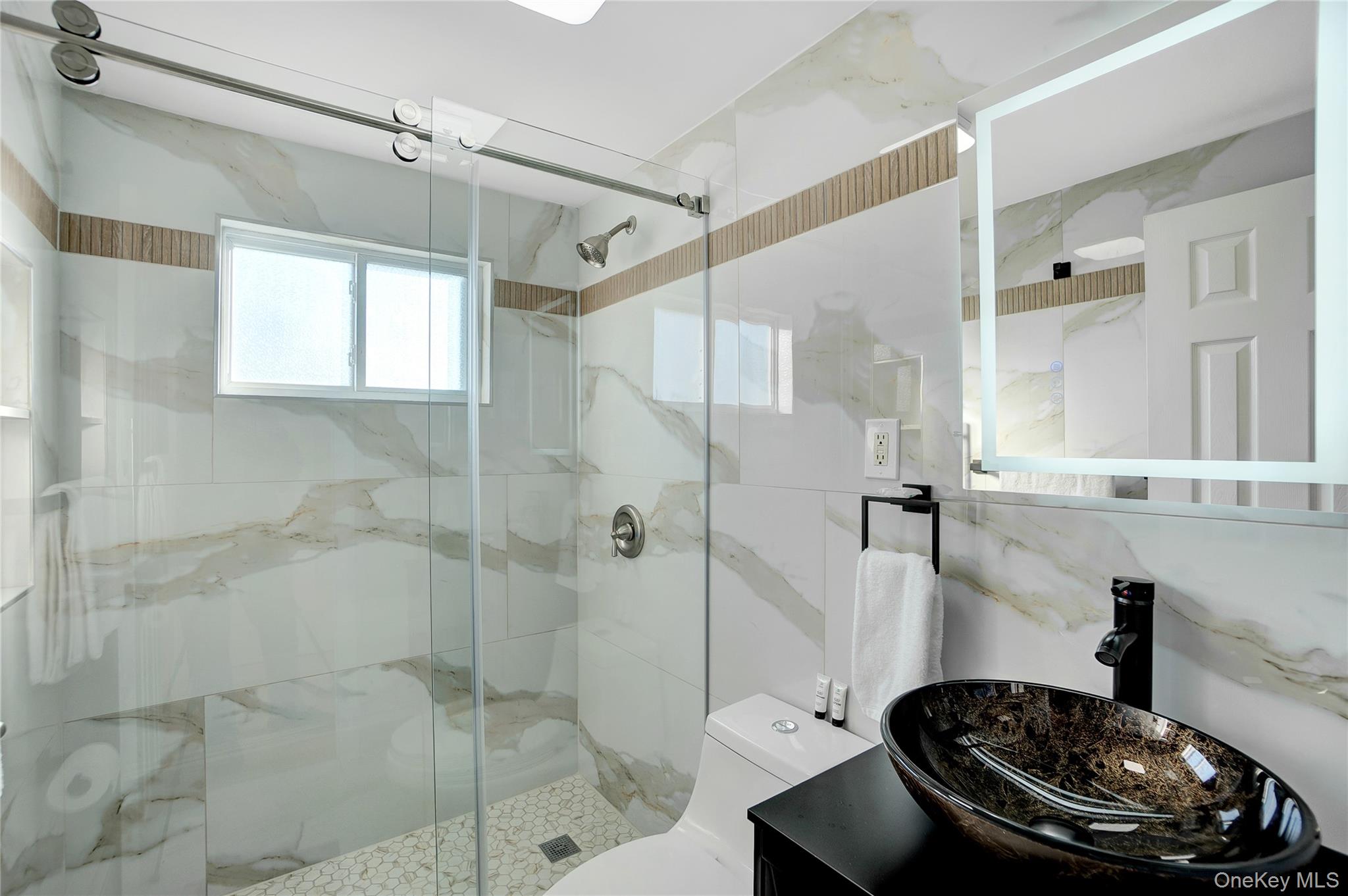 #20 photo, 9 Autumn Lane, Hicksville , NY 11801