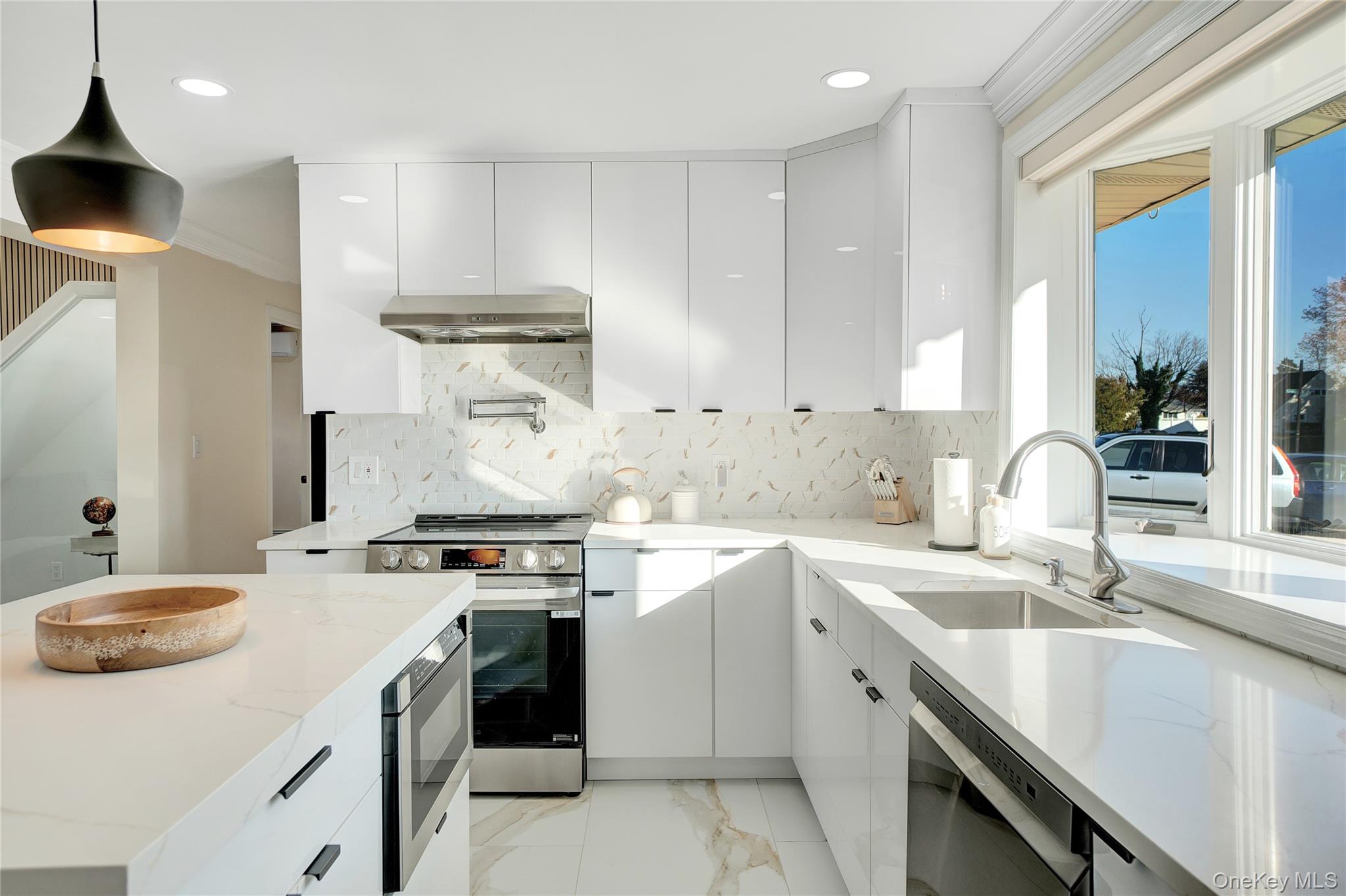 #3 photo, 9 Autumn Lane, Hicksville , NY 11801