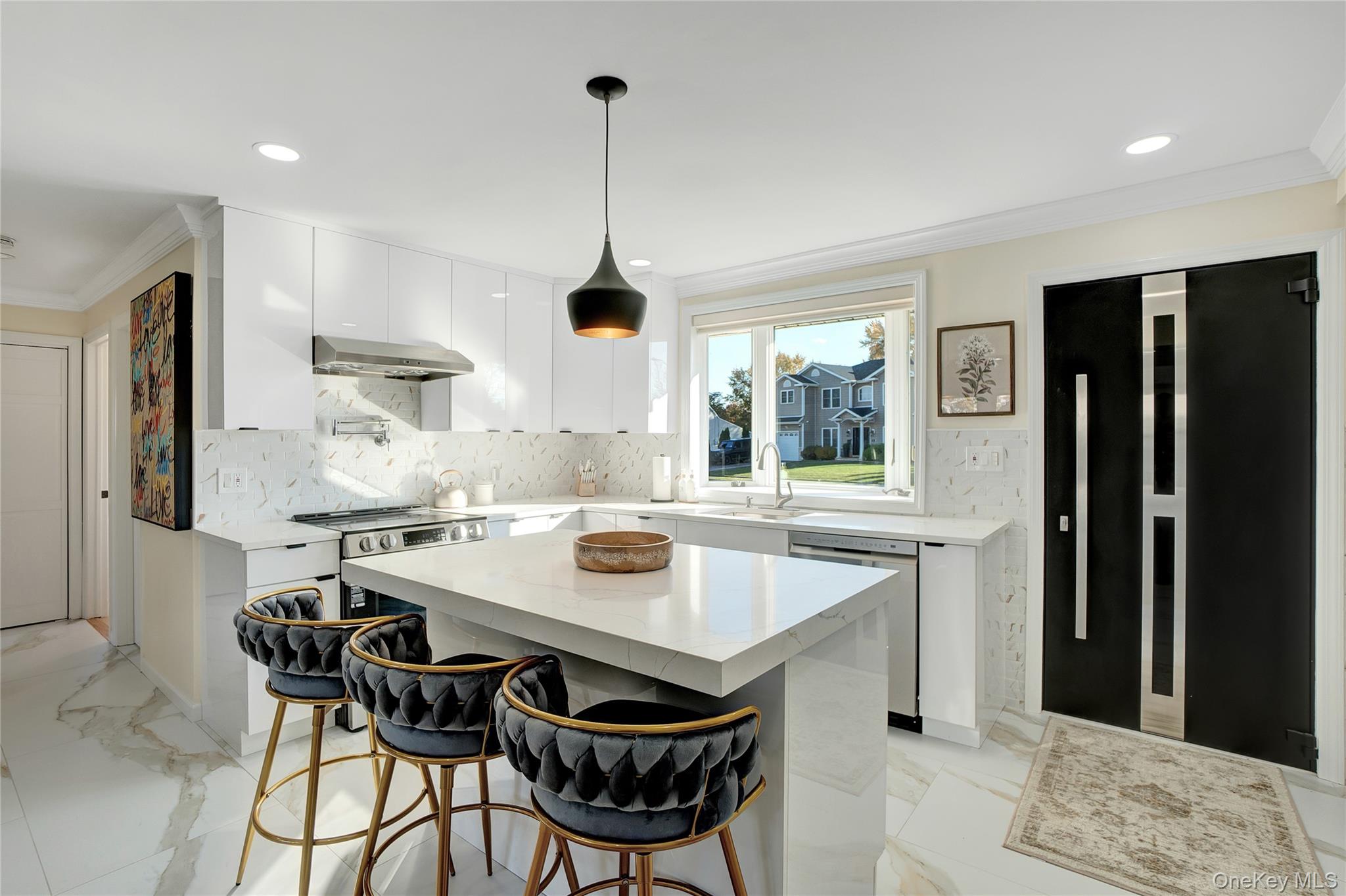 #6 photo, 9 Autumn Lane, Hicksville , NY 11801