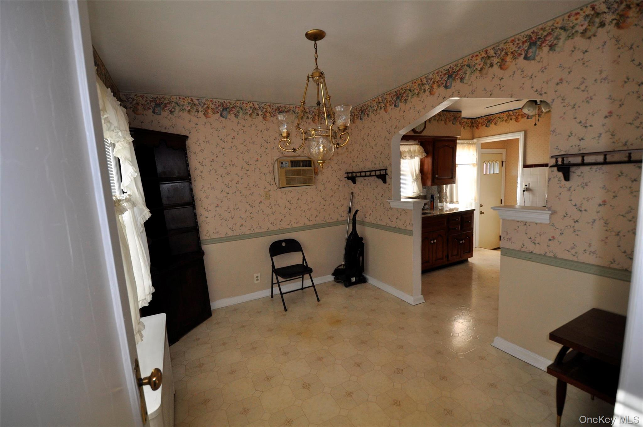 #3 photo, 415 Lowell Avenue, New Hyde Park , NY 11040