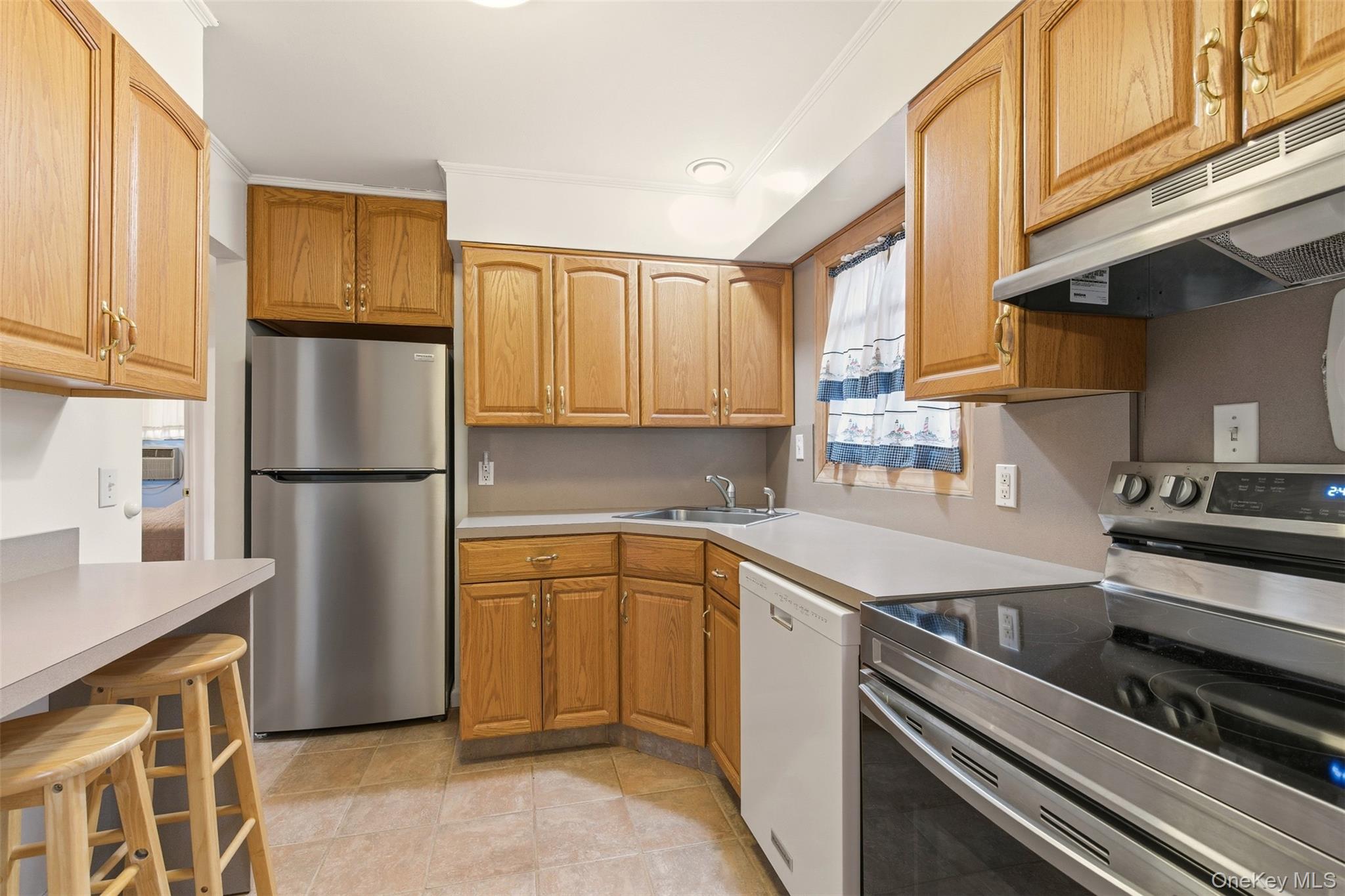 #11 photo, 14 Starlight Court, Саффолк ‖ West Babylon , NY 11704
