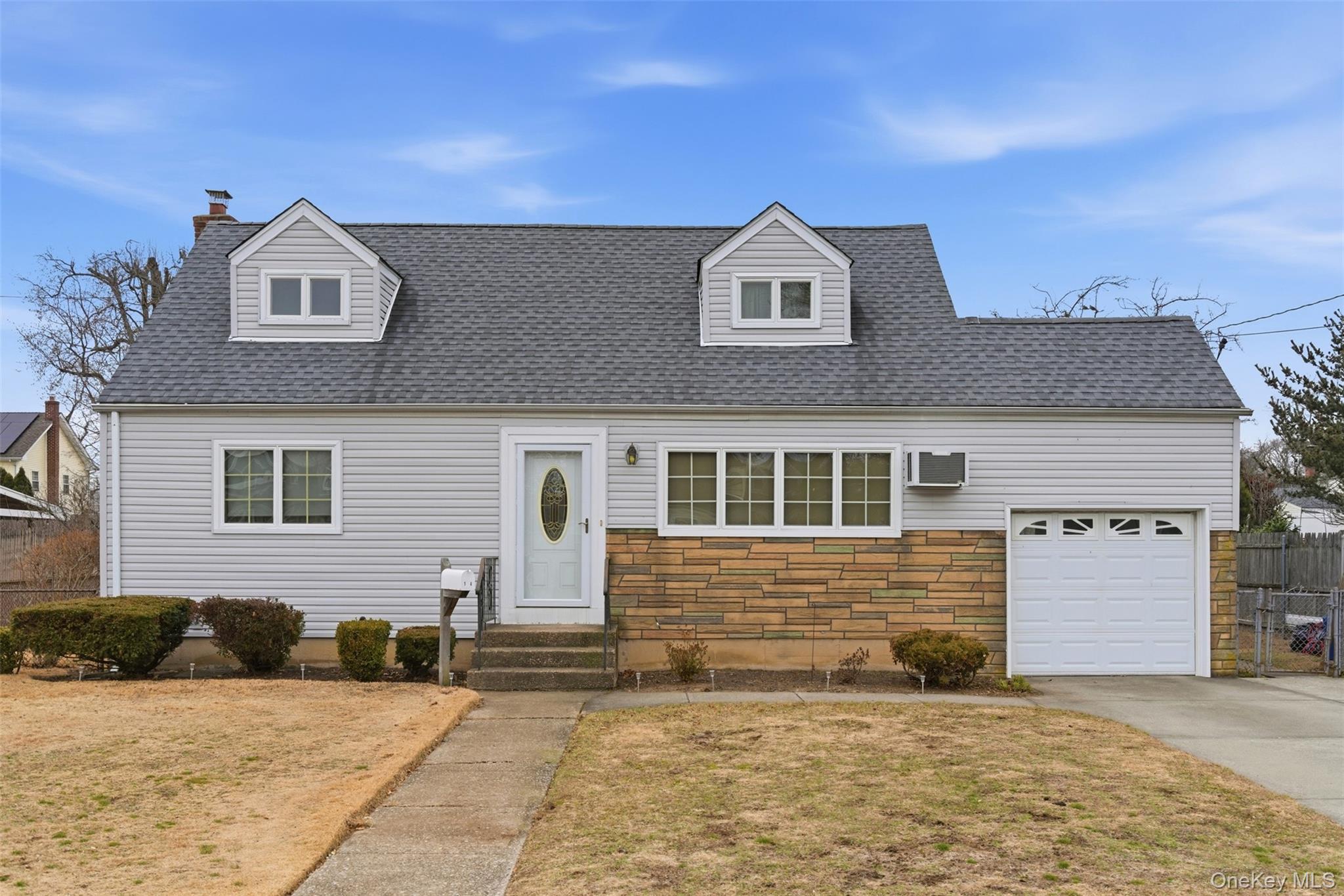 #2 photo, 14 Starlight Court, Саффолк ‖ West Babylon , NY 11704