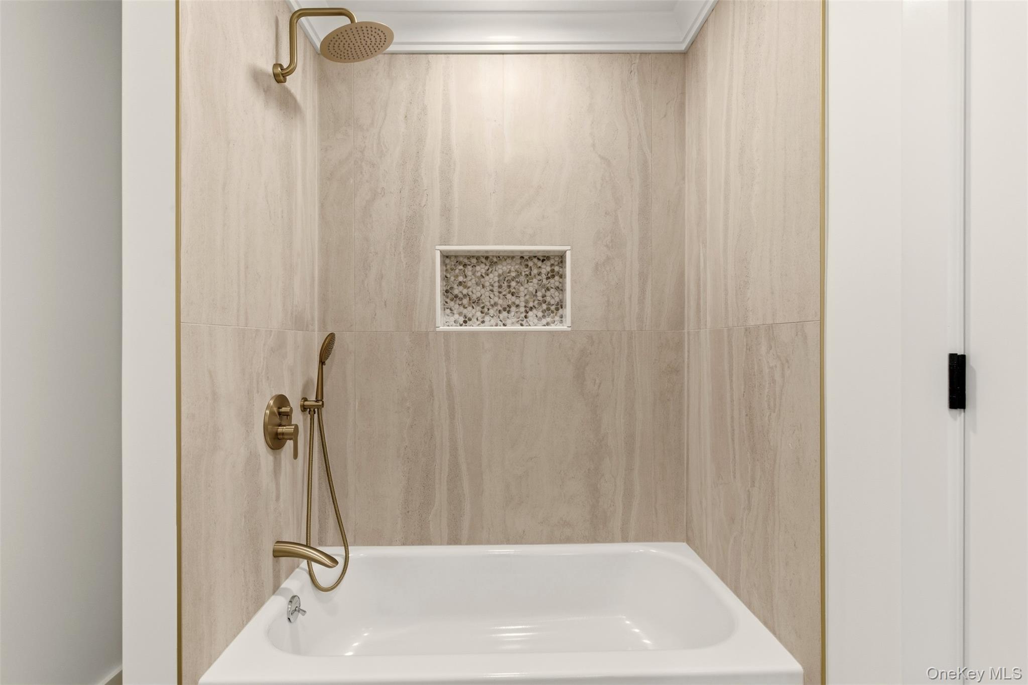 #18 photo, 11 Plantation Drive, Саффолк ‖ Hauppauge , NY 11788