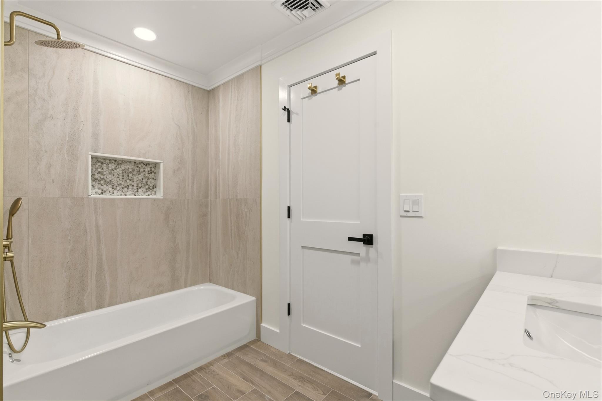 #19 photo, 11 Plantation Drive, Саффолк ‖ Hauppauge , NY 11788