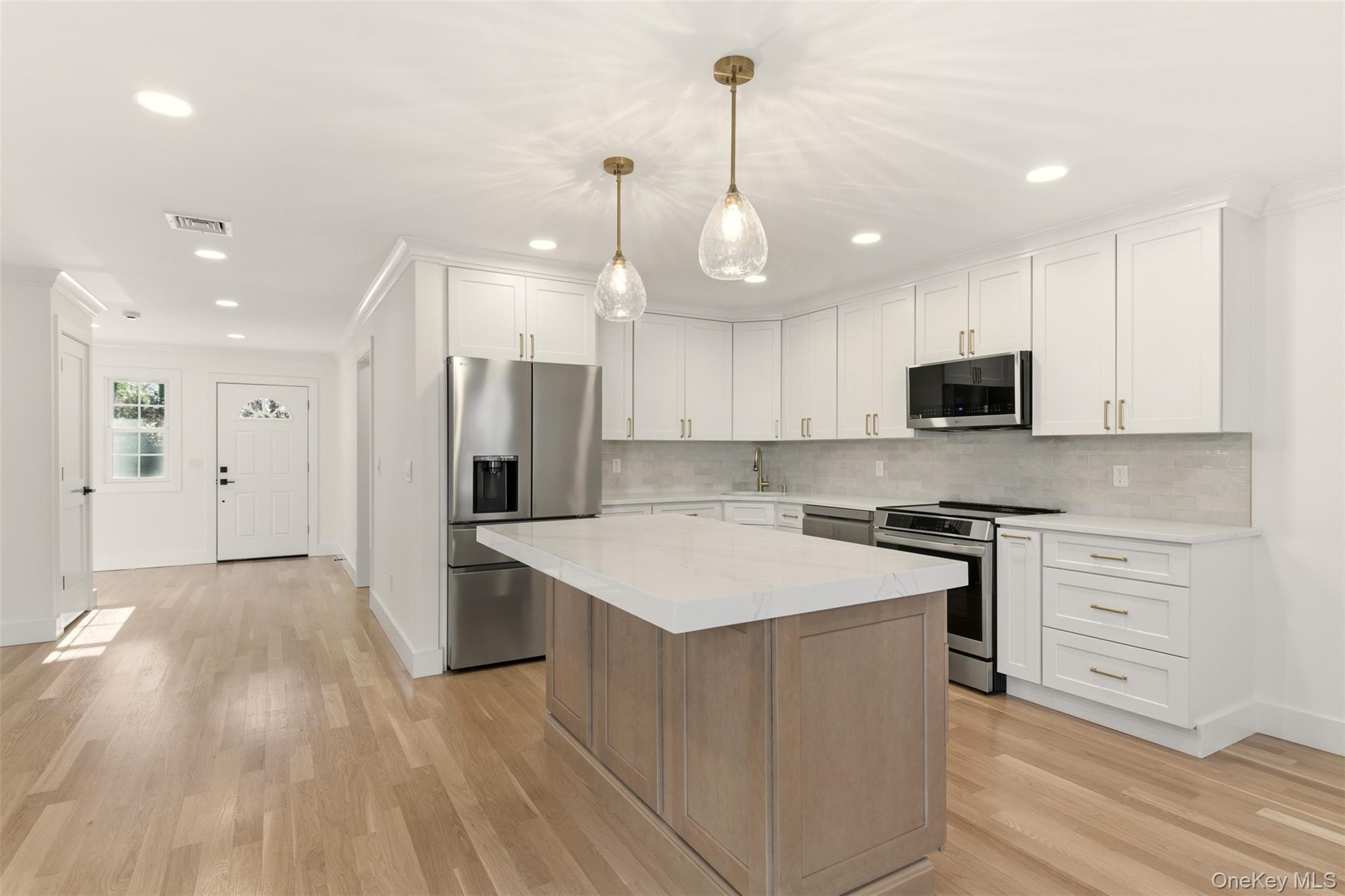 #8 photo, 11 Plantation Drive, Саффолк ‖ Hauppauge , NY 11788