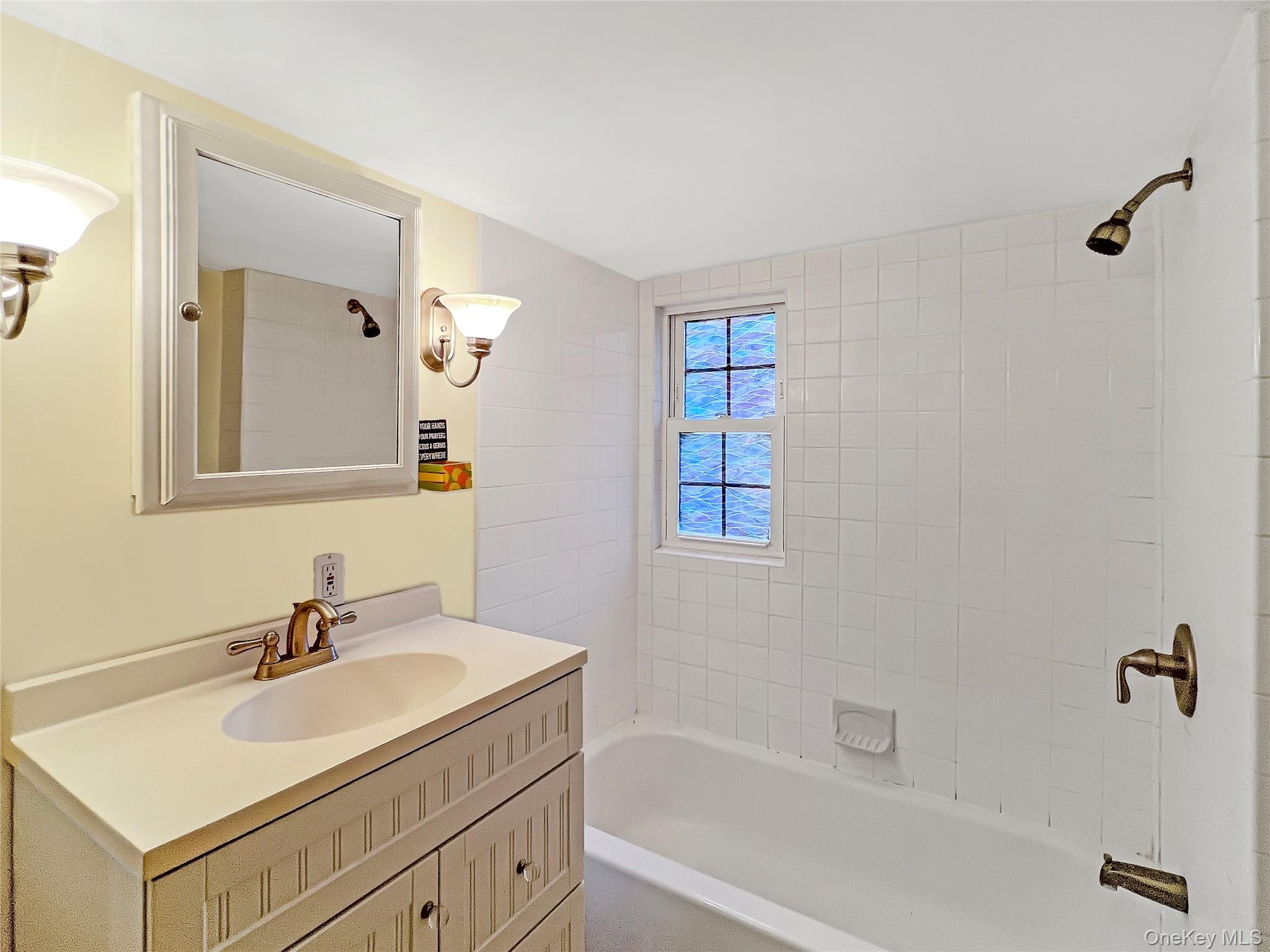 #18 photo, 118 Shelter Rock Road, Нассау ‖ Roslyn , NY 11576