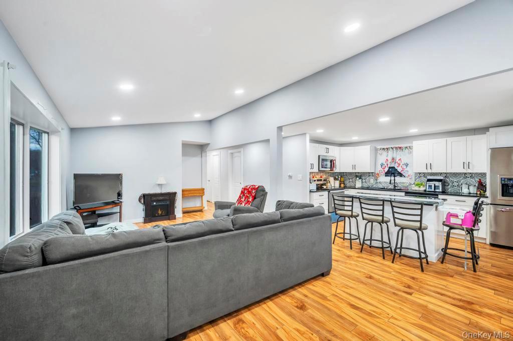 #13 photo, 85 Craft Road, Саффолк ‖ Centereach , NY 11720