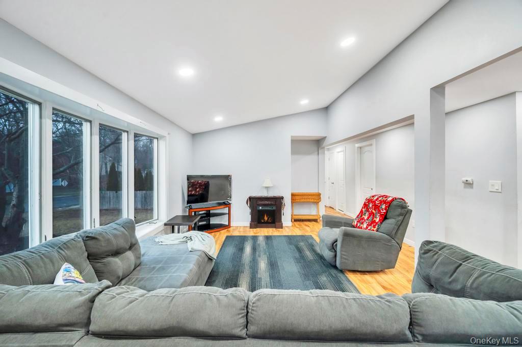 #14 photo, 85 Craft Road, Саффолк ‖ Centereach , NY 11720