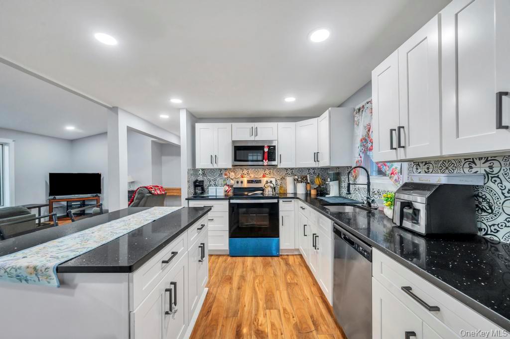 #19 photo, 85 Craft Road, Саффолк ‖ Centereach , NY 11720