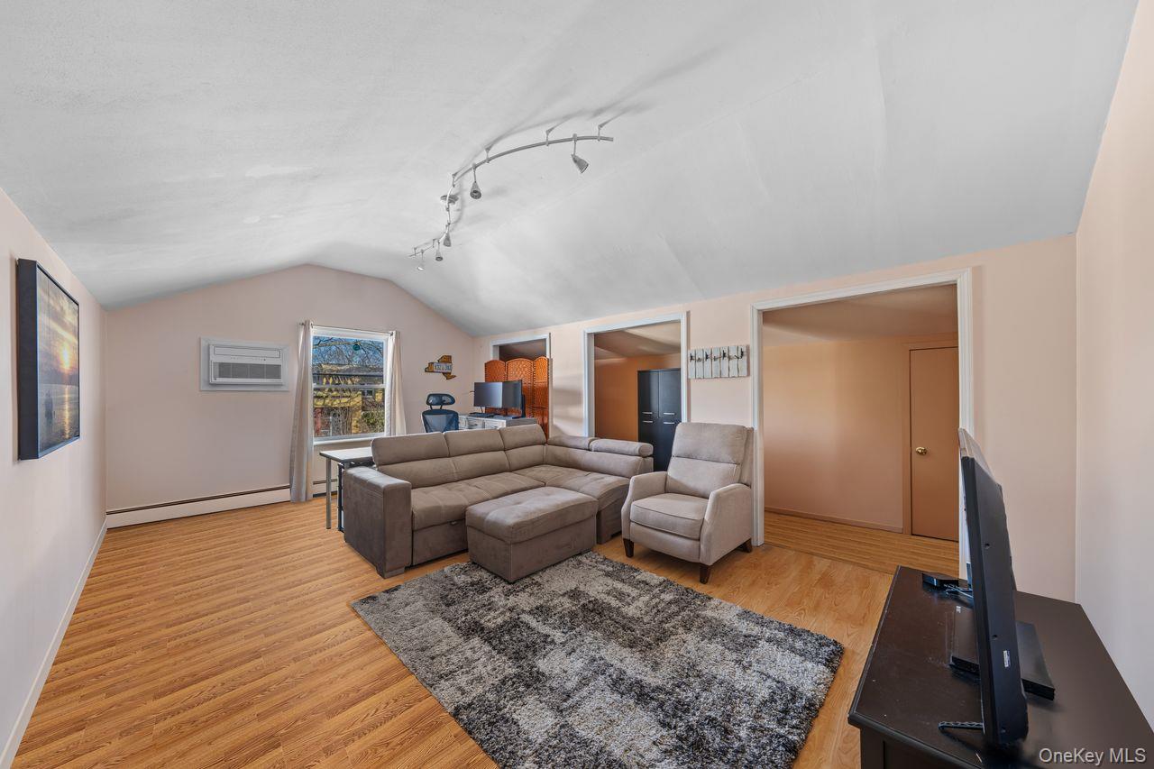 #14 photo, 1 Lange Court, سوفولك Melville , NY 11747