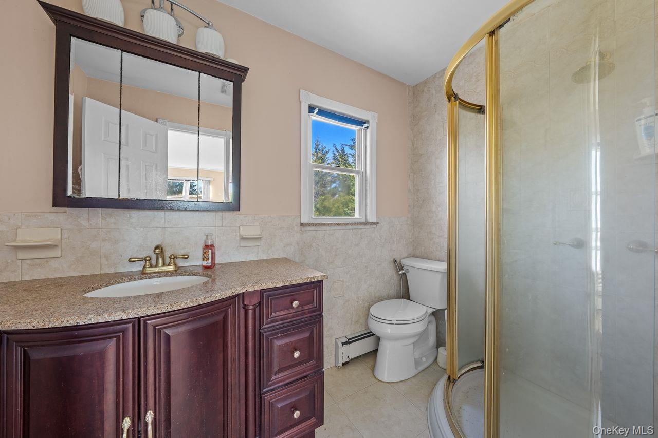 #16 photo, 1 Lange Court, سوفولك Melville , NY 11747