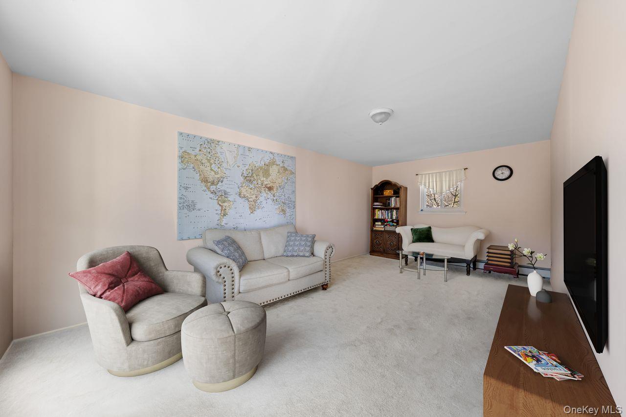 #4 photo, 1 Lange Court, سوفولك Melville , NY 11747