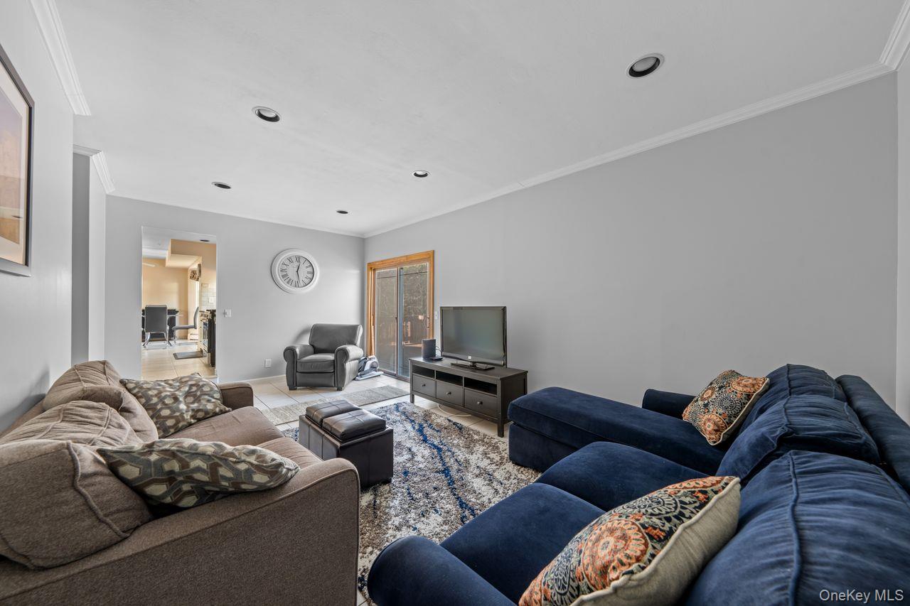 #8 photo, 1 Lange Court, سوفولك Melville , NY 11747