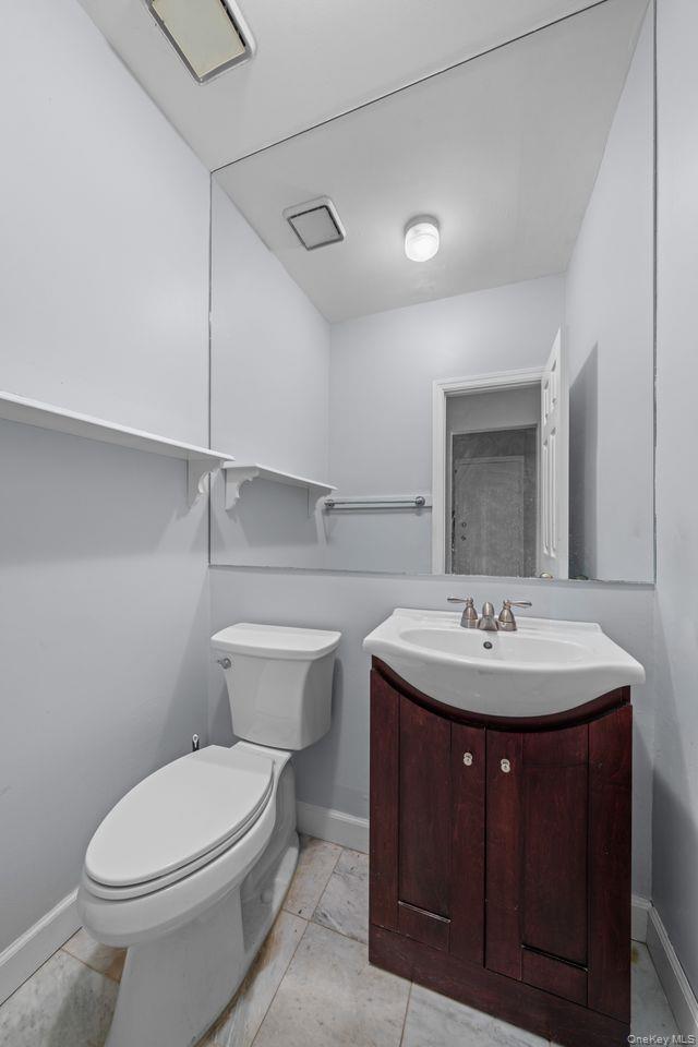 #9 photo, 1 Lange Court, سوفولك Melville , NY 11747