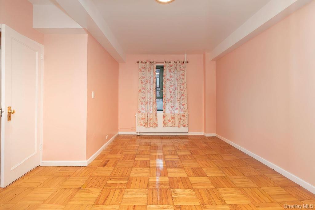 #12 photo, 1970 E Tremont Avenue, برونكس Bronx , NY 10462