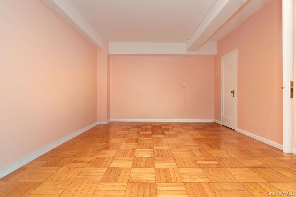 #13 photo, 1970 E Tremont Avenue, برونكس Bronx , NY 10462