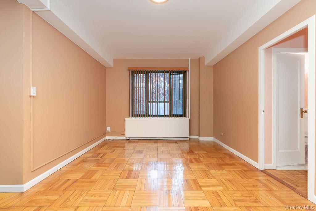 #6 photo, 1970 E Tremont Avenue, برونكس Bronx , NY 10462