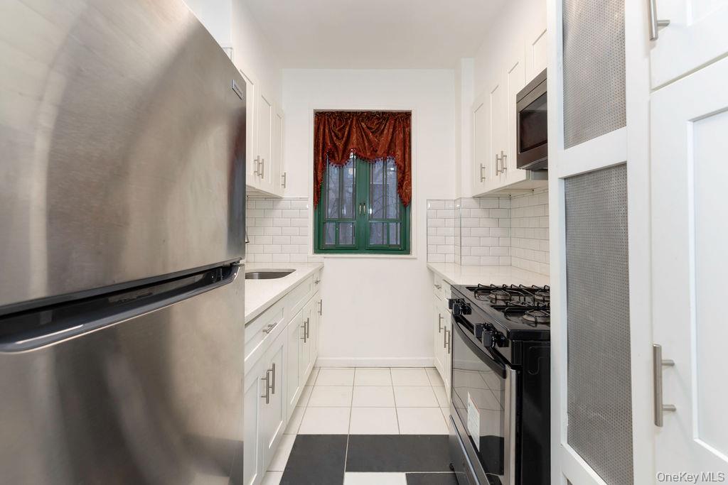 #7 photo, 1970 E Tremont Avenue, برونكس Bronx , NY 10462