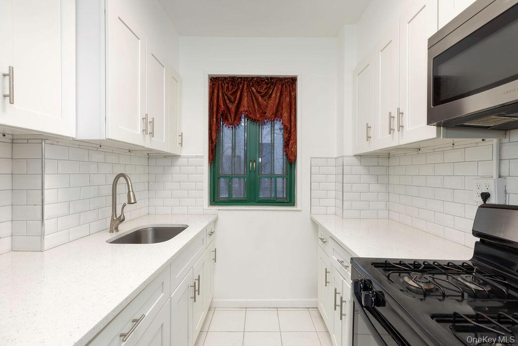 #8 photo, 1970 E Tremont Avenue, برونكس Bronx , NY 10462