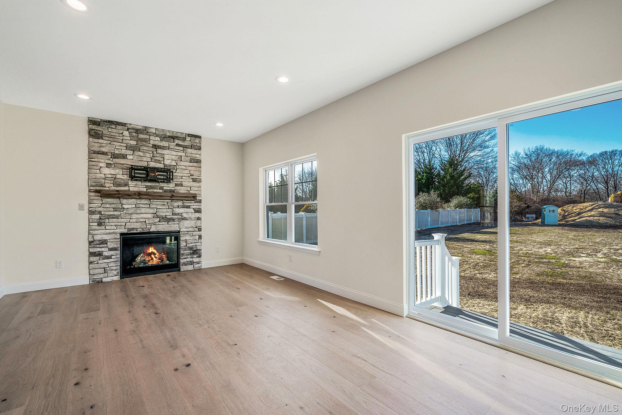 #11 photo, NC Pine Street, 东长岛 Port Jefferson Station , NY 11776