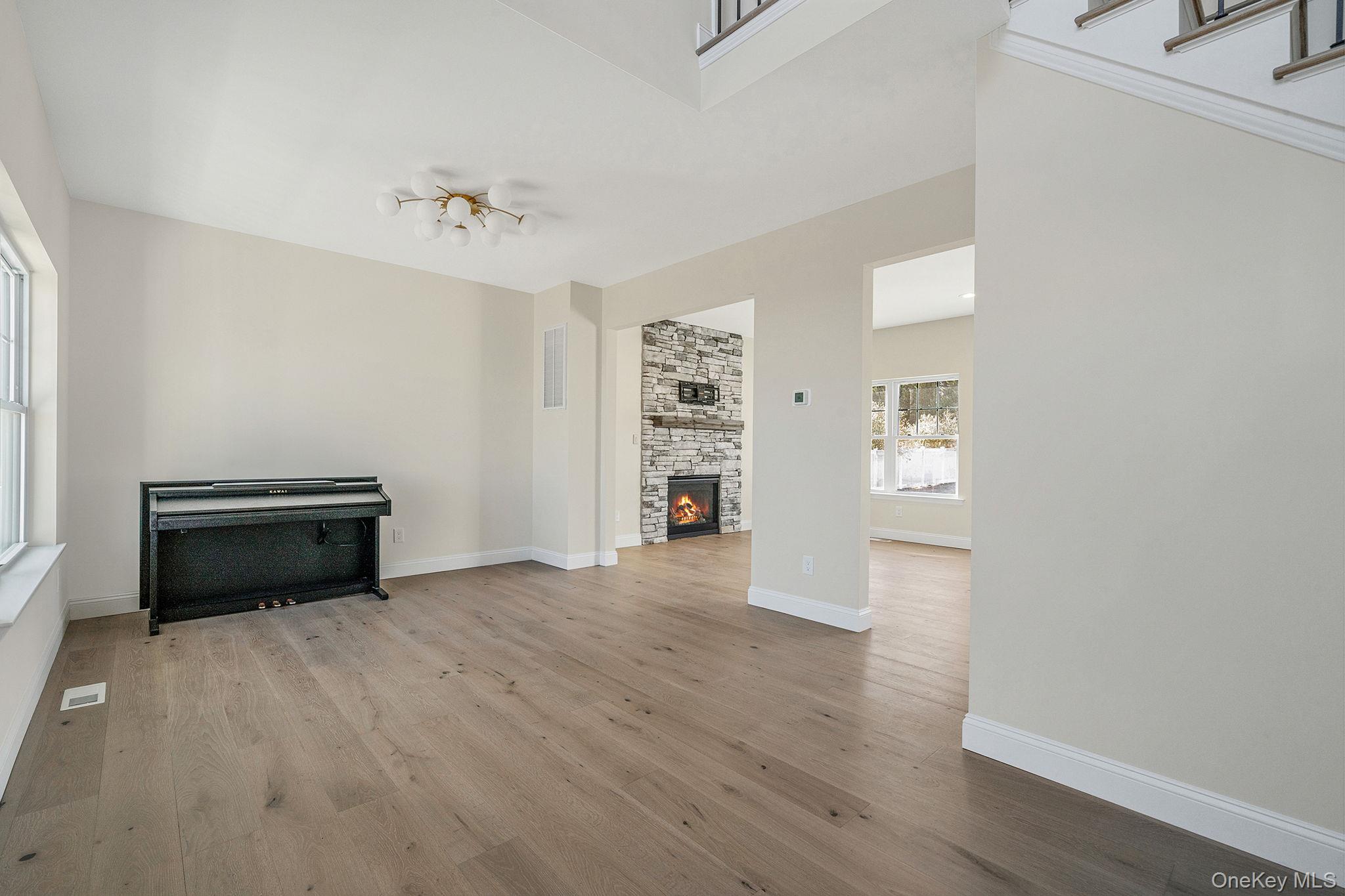 #12 photo, NC Pine Street, 东长岛 Port Jefferson Station , NY 11776