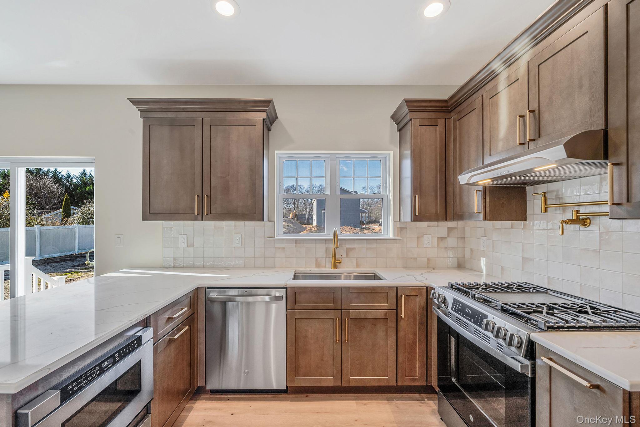 #16 photo, NC Pine Street, 东长岛 Port Jefferson Station , NY 11776