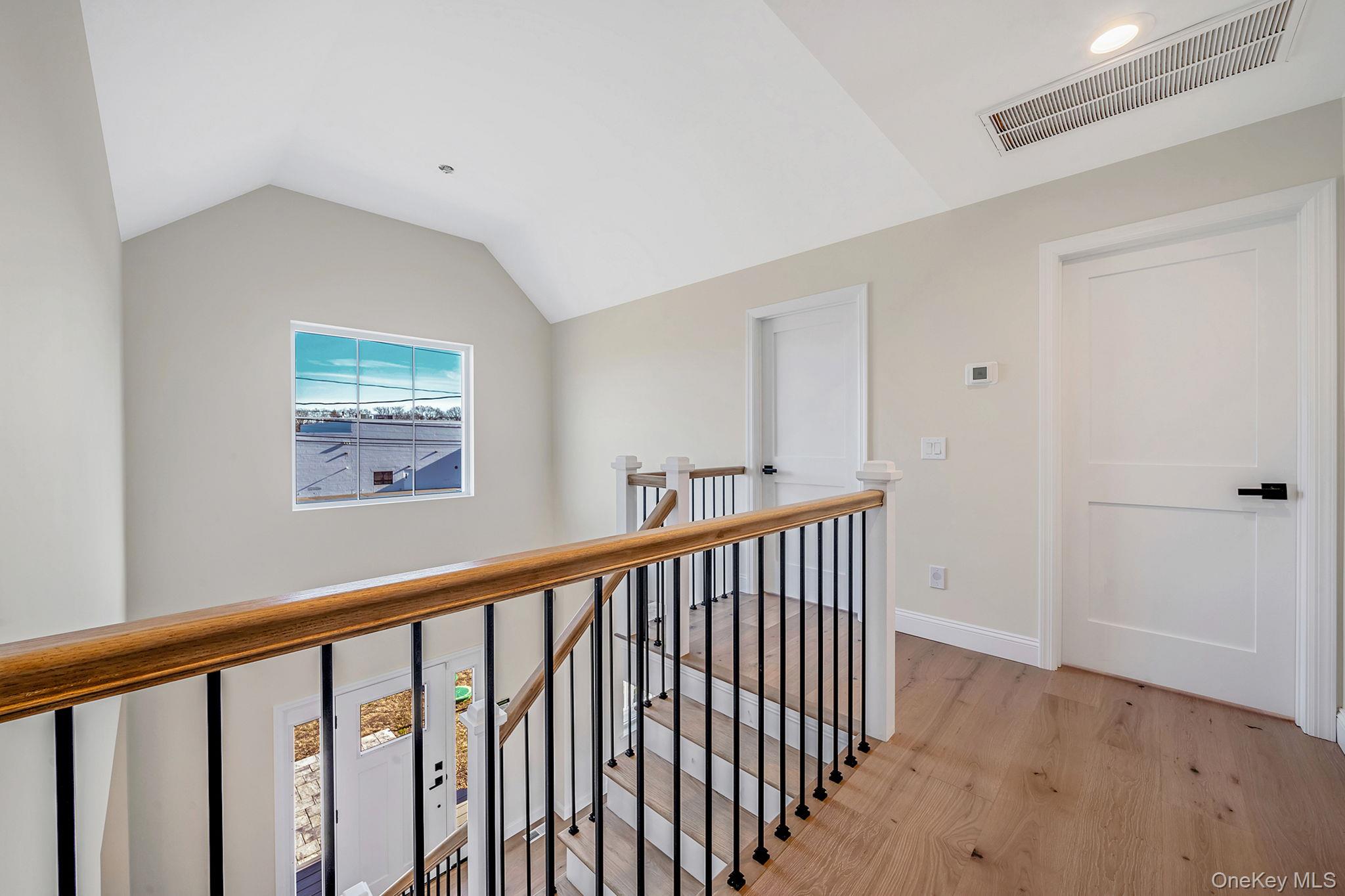 #20 photo, NC Pine Street, 东长岛 Port Jefferson Station , NY 11776