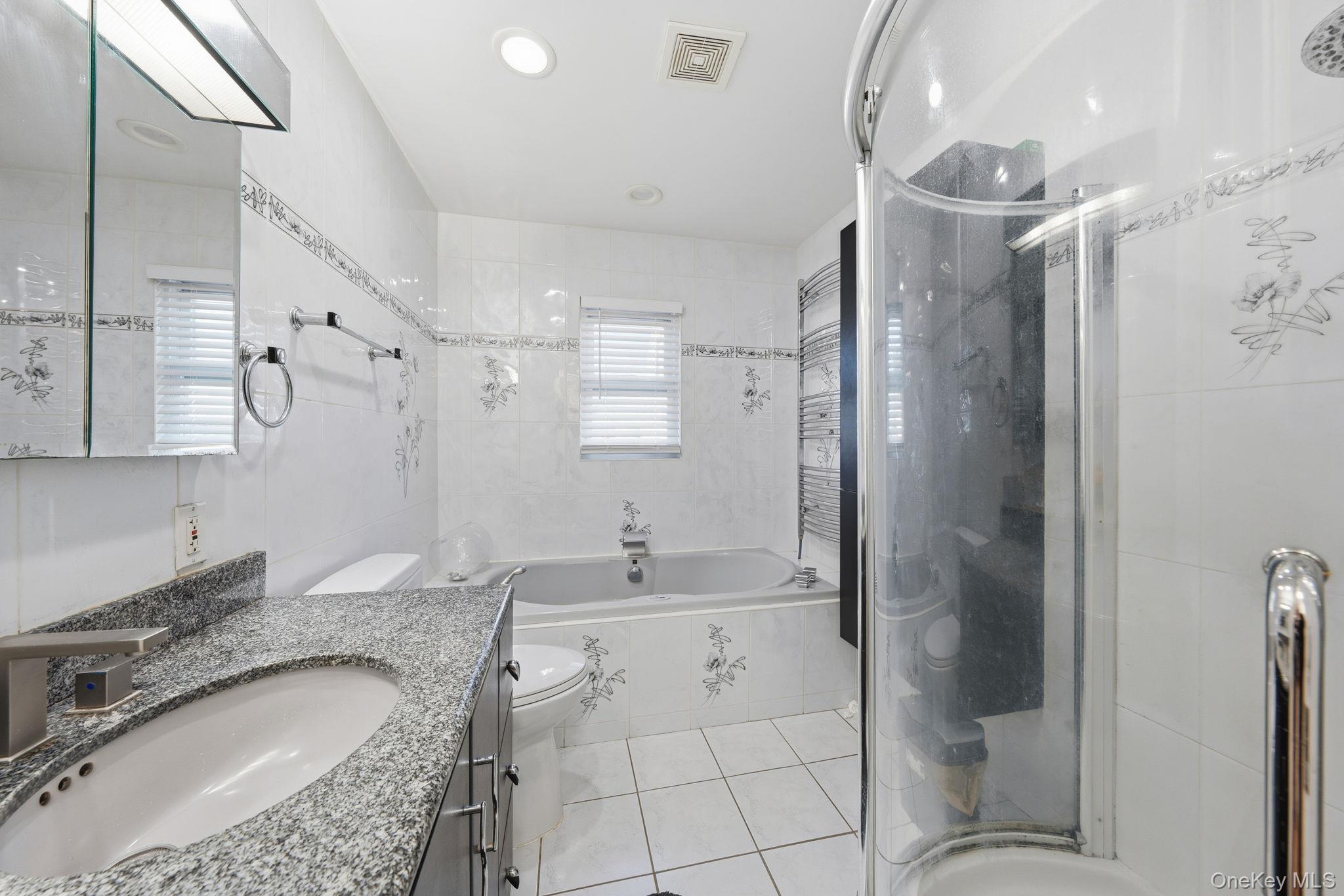 #1 photo, 295 union avenue Avenue, ناسو Lynbrook , NY 11563