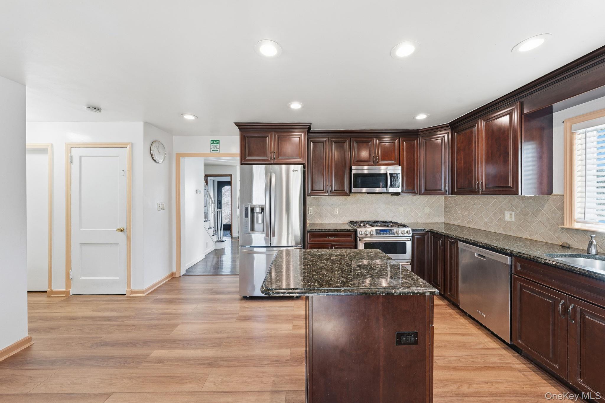 #3 photo, 295 union avenue Avenue, ناسو Lynbrook , NY 11563