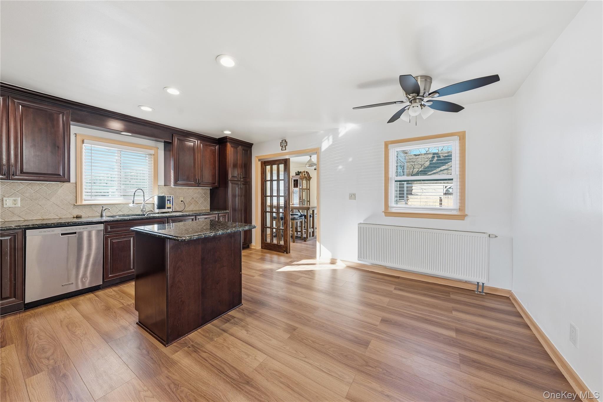 #4 photo, 295 union avenue Avenue, ناسو Lynbrook , NY 11563