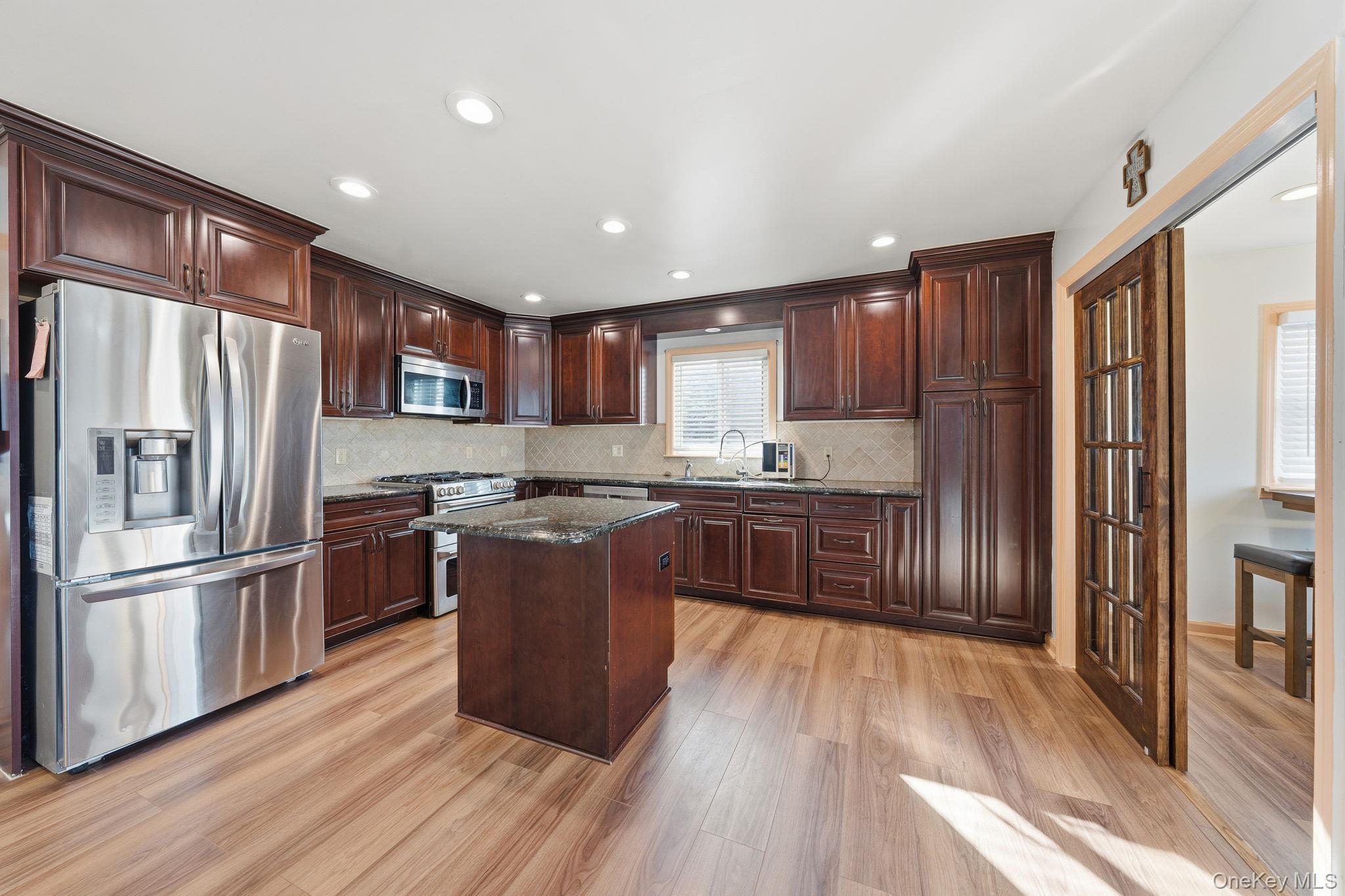 #5 photo, 295 union avenue Avenue, ناسو Lynbrook , NY 11563