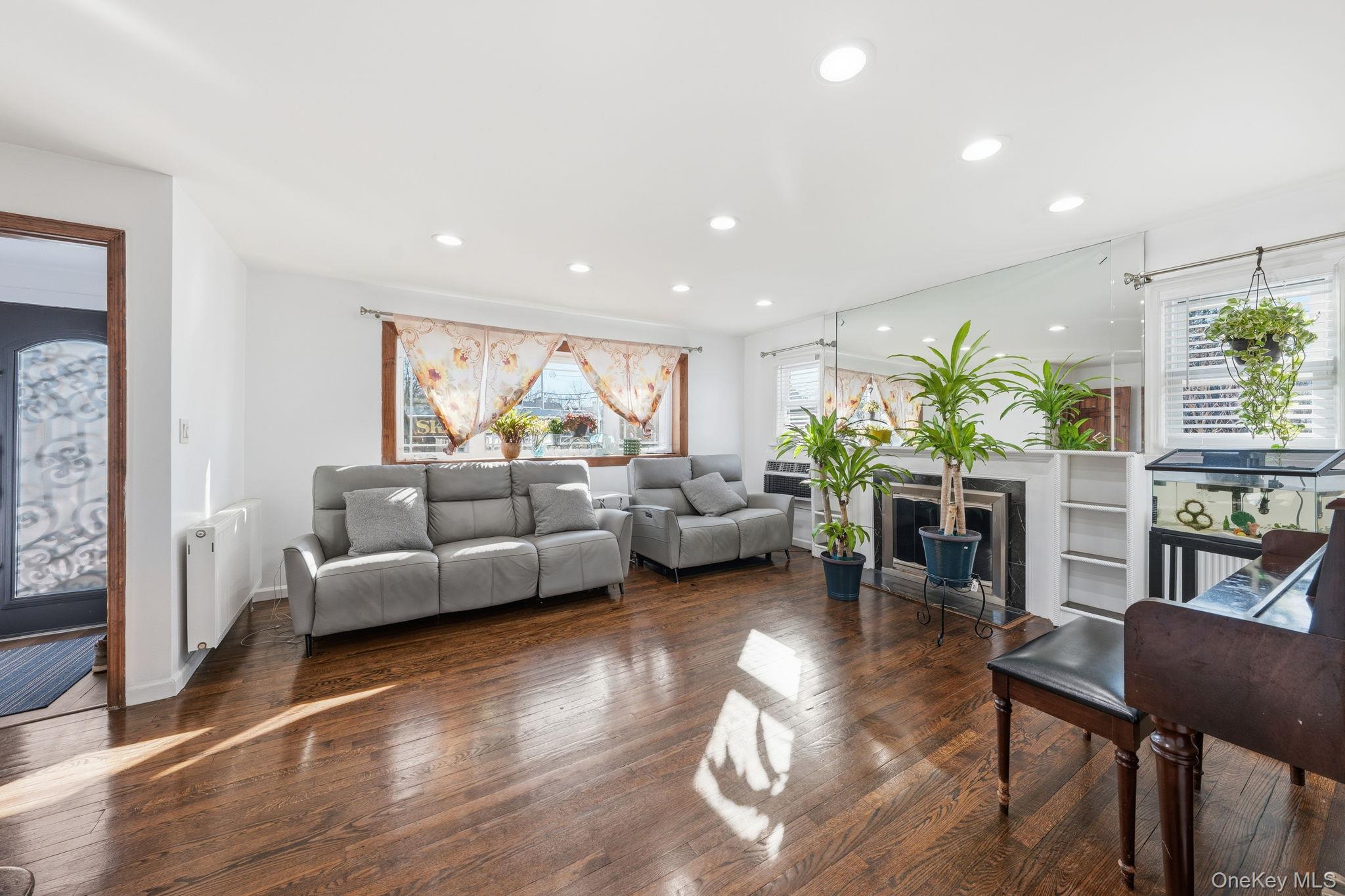 #8 photo, 295 union avenue Avenue, ناسو Lynbrook , NY 11563