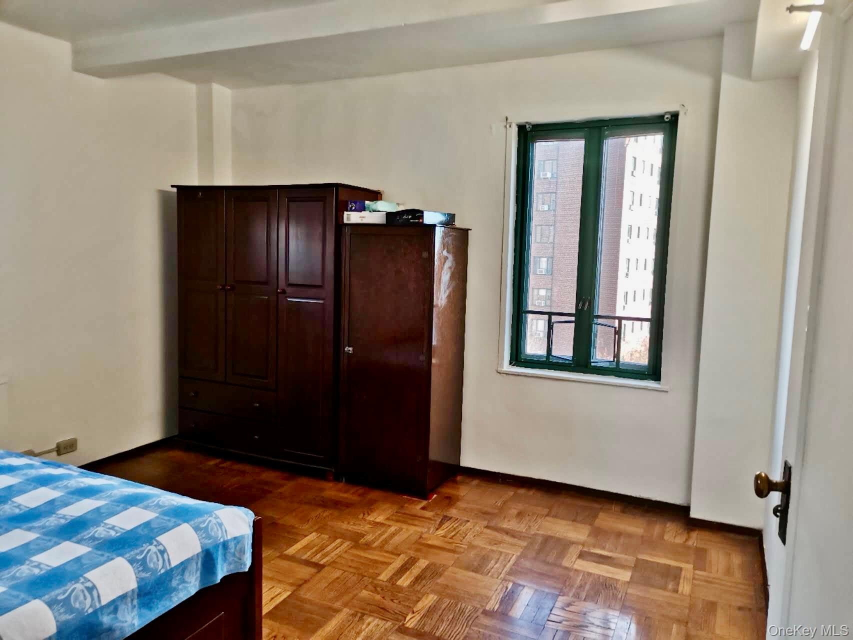 #10 photo, 1604 Metropolitan Avenue, Бронкс ‖ Bronx , NY 10462