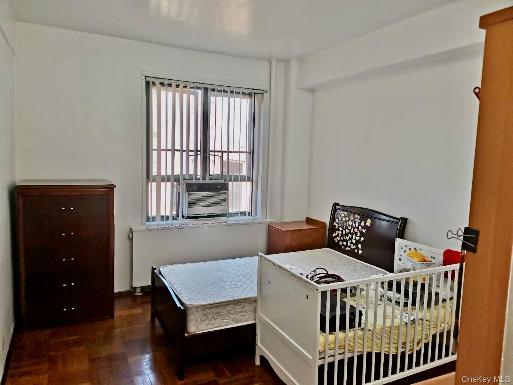 #13 photo, 1604 Metropolitan Avenue, Бронкс ‖ Bronx , NY 10462