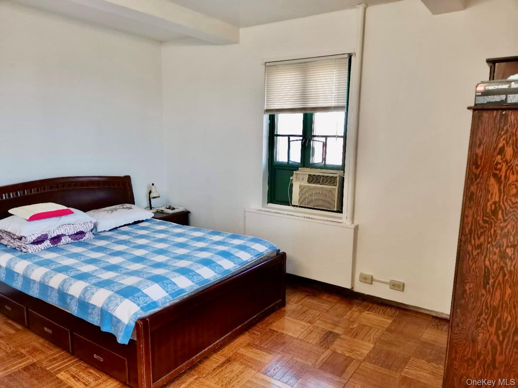 #9 photo, 1604 Metropolitan Avenue, Бронкс ‖ Bronx , NY 10462