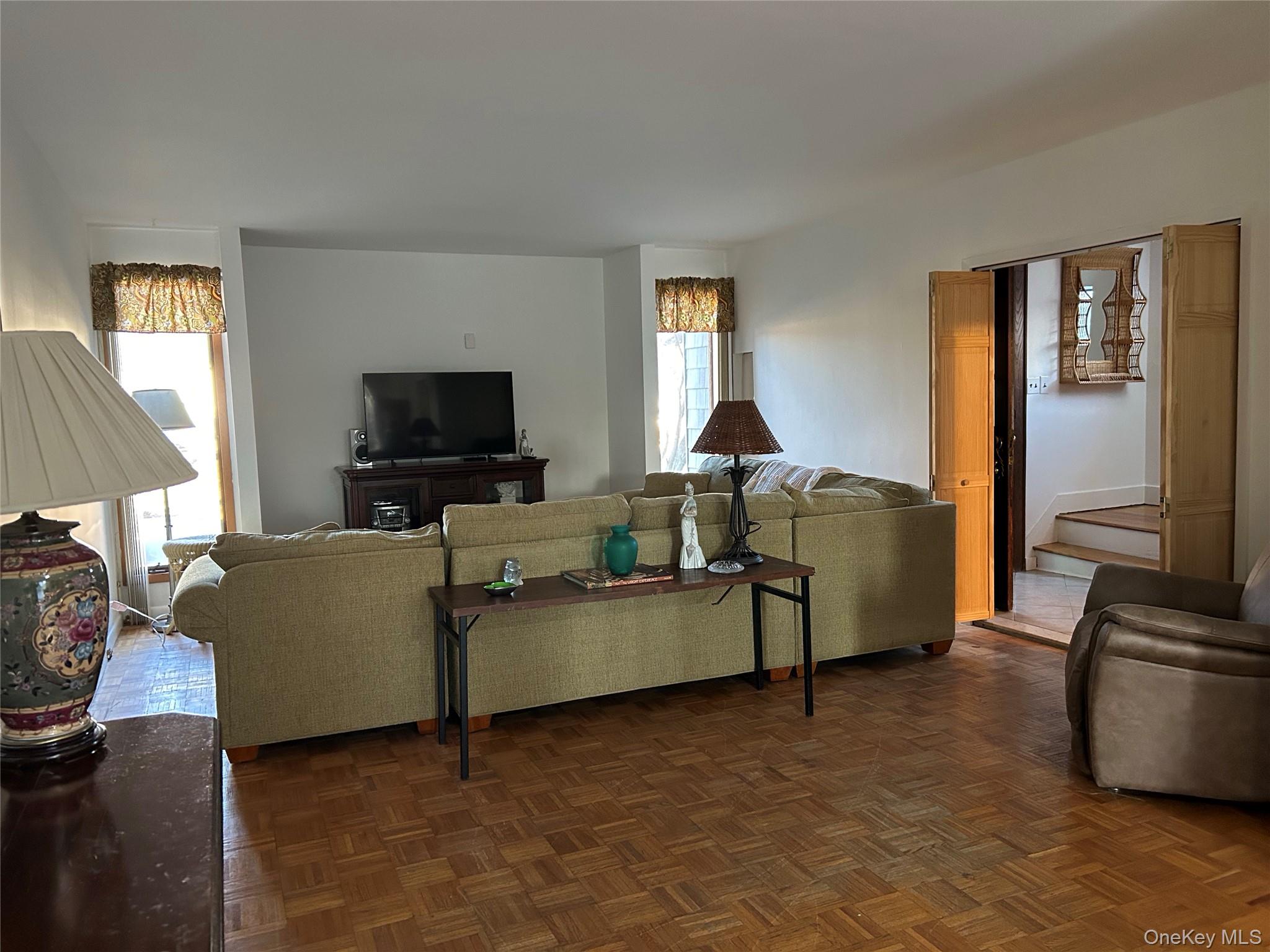 #7 photo, 70 E Beverly Parkway, ناسو Valley Stream , NY 11580