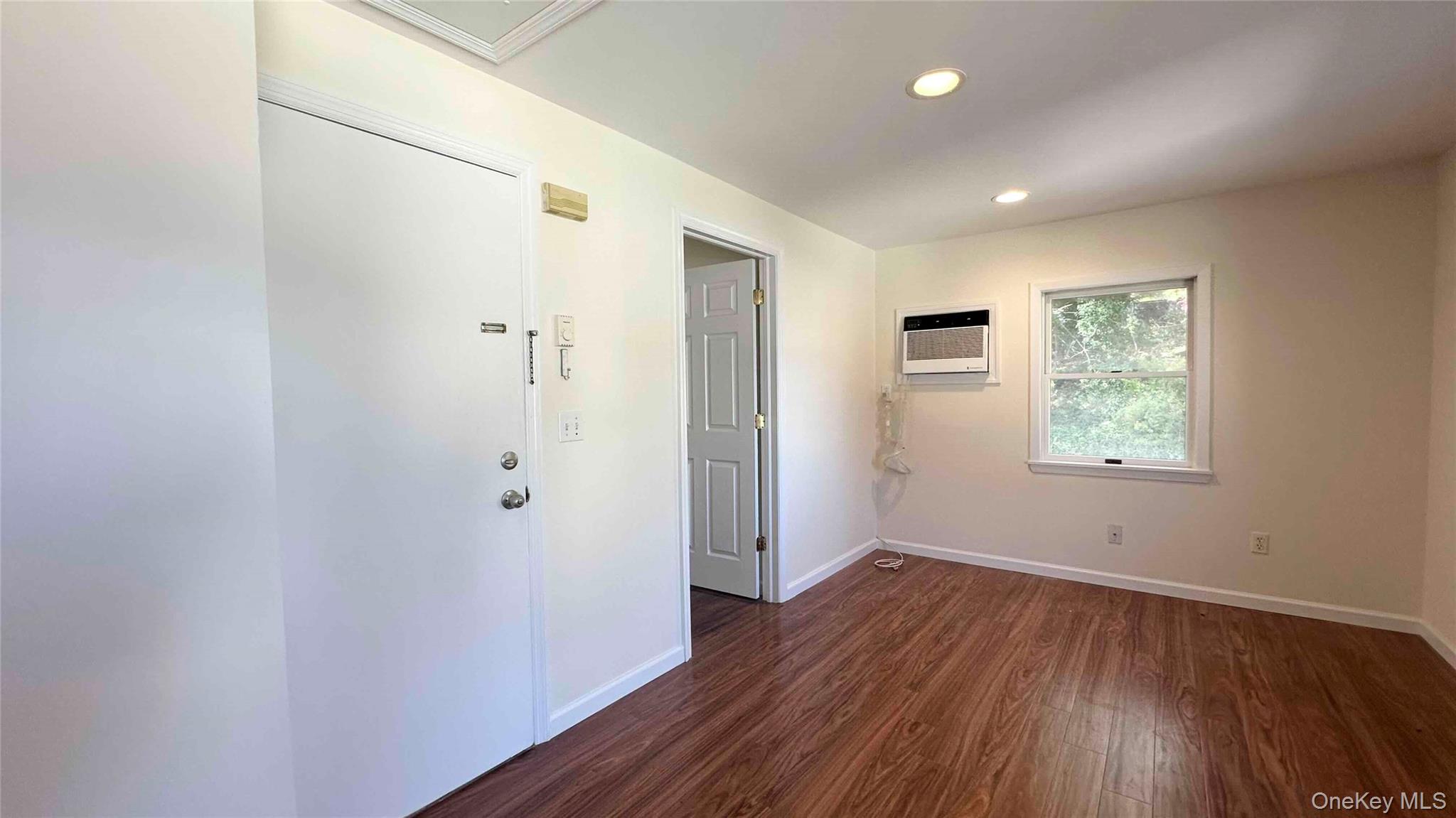 #3 photo, 64 Pine Hollow Road, नासाउ काउंटी Oyster Bay , NY 11771