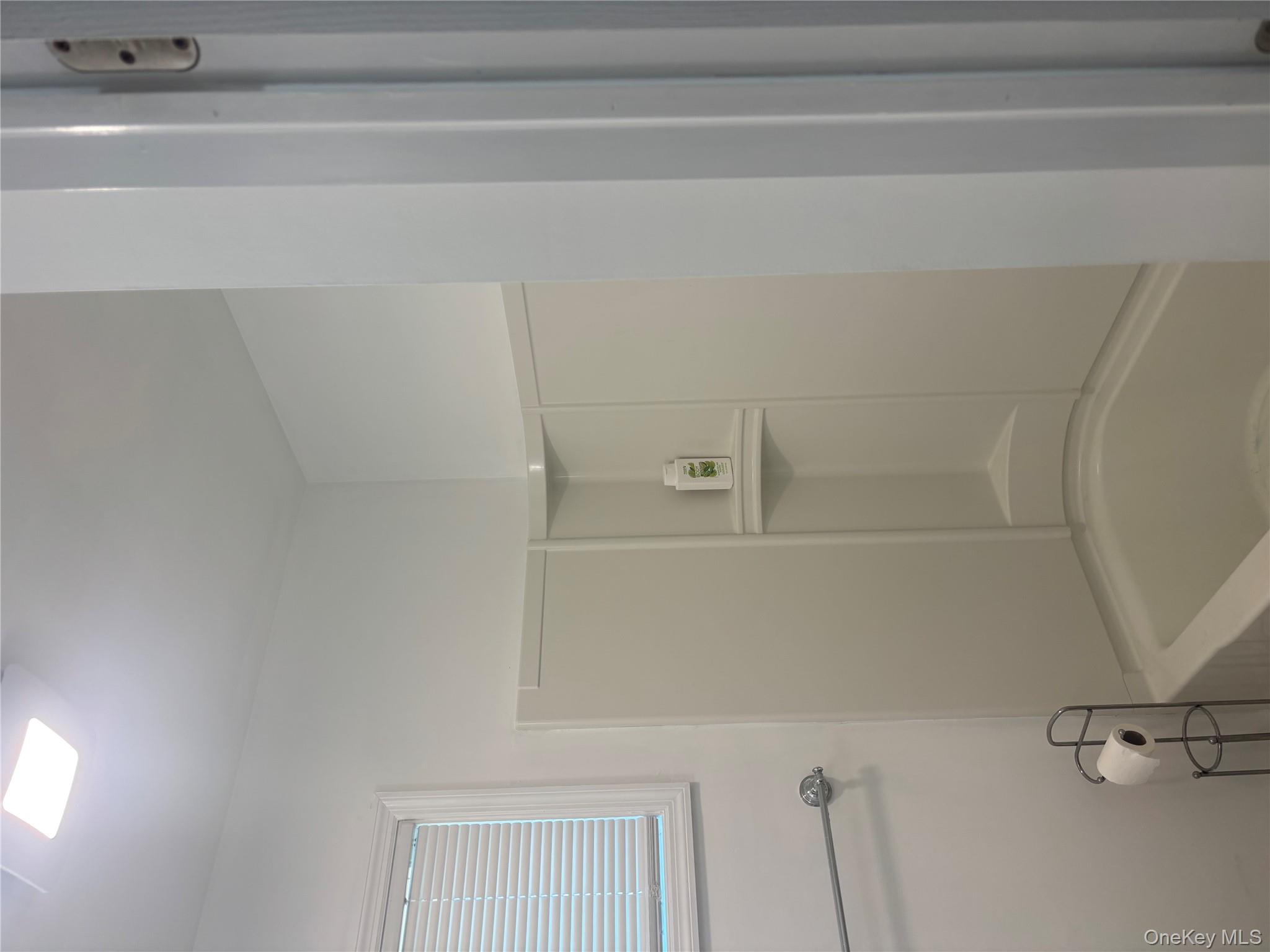 #12 photo, 447 Albany Avenue, سوفولك Amityville , NY 11701