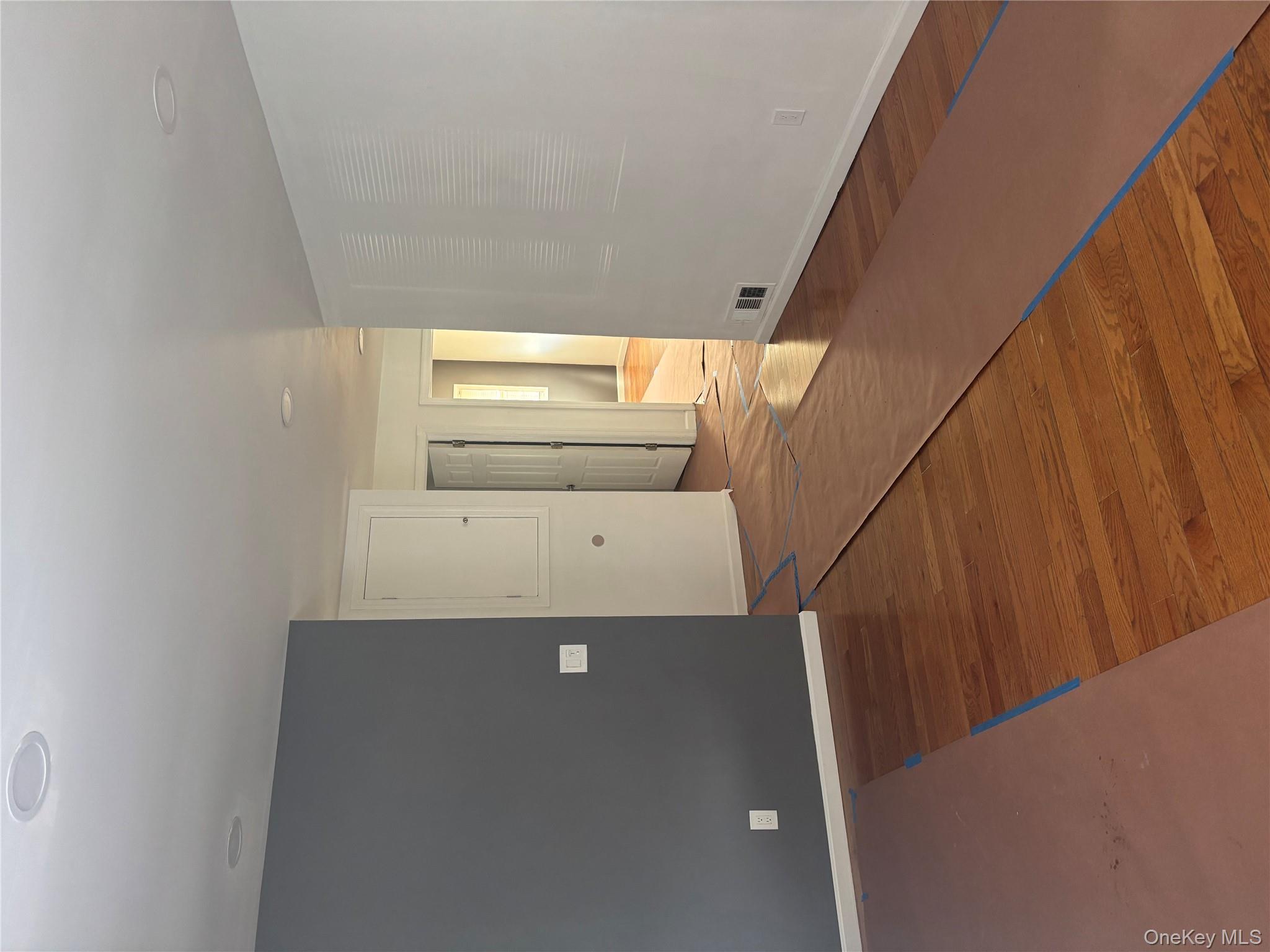 #14 photo, 447 Albany Avenue, سوفولك Amityville , NY 11701