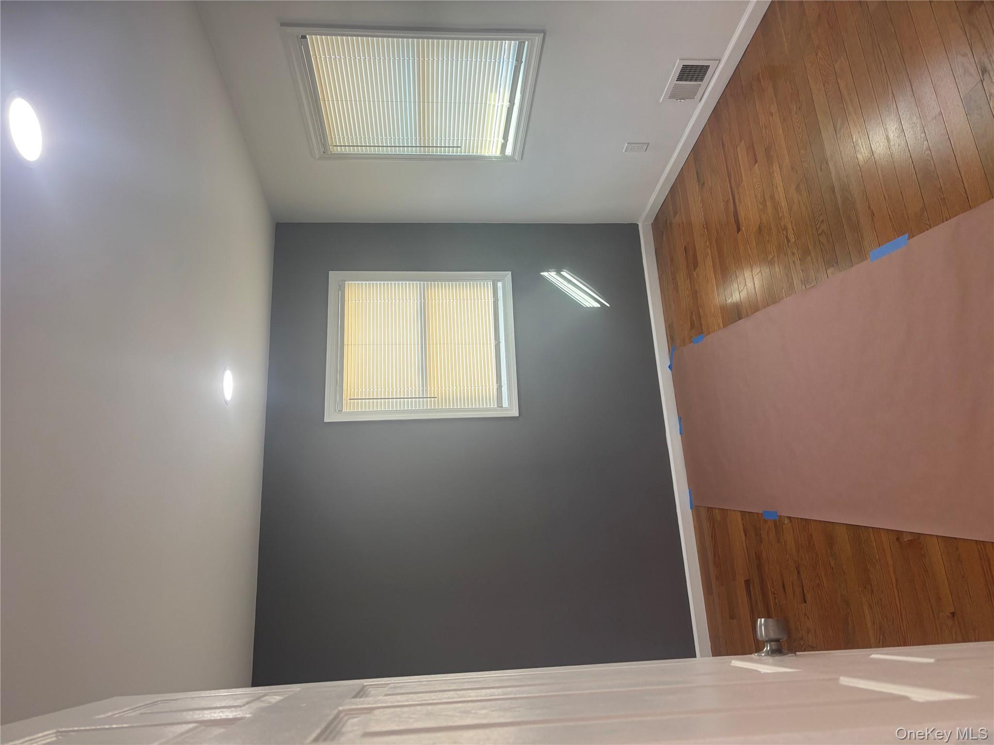 #16 photo, 447 Albany Avenue, سوفولك Amityville , NY 11701