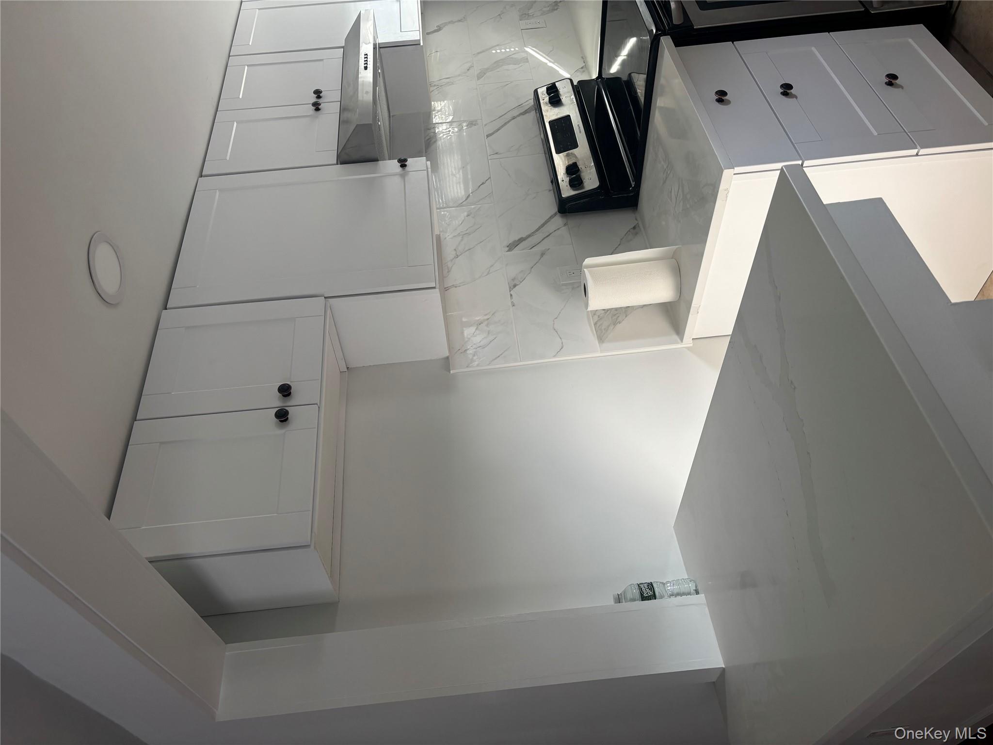 #20 photo, 447 Albany Avenue, سوفولك Amityville , NY 11701