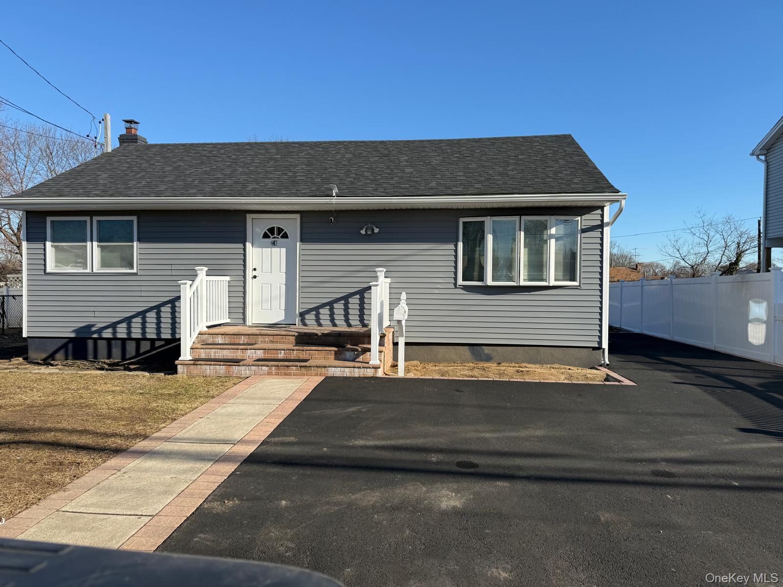 #3 photo, 447 Albany Avenue, سوفولك Amityville , NY 11701