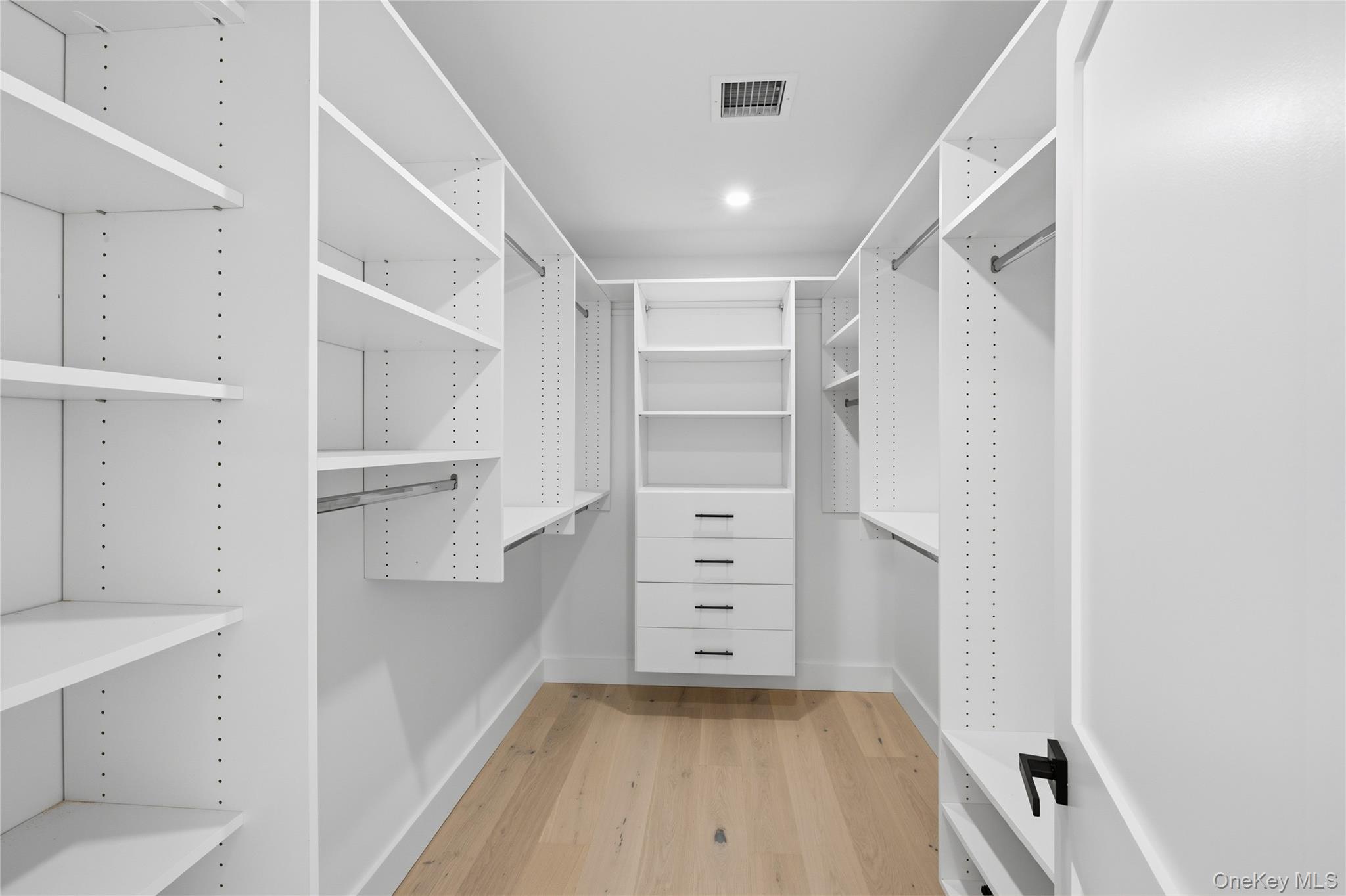 #15 photo, 14 Fawn Lane, מחוז נסאו Westbury , NY 11590