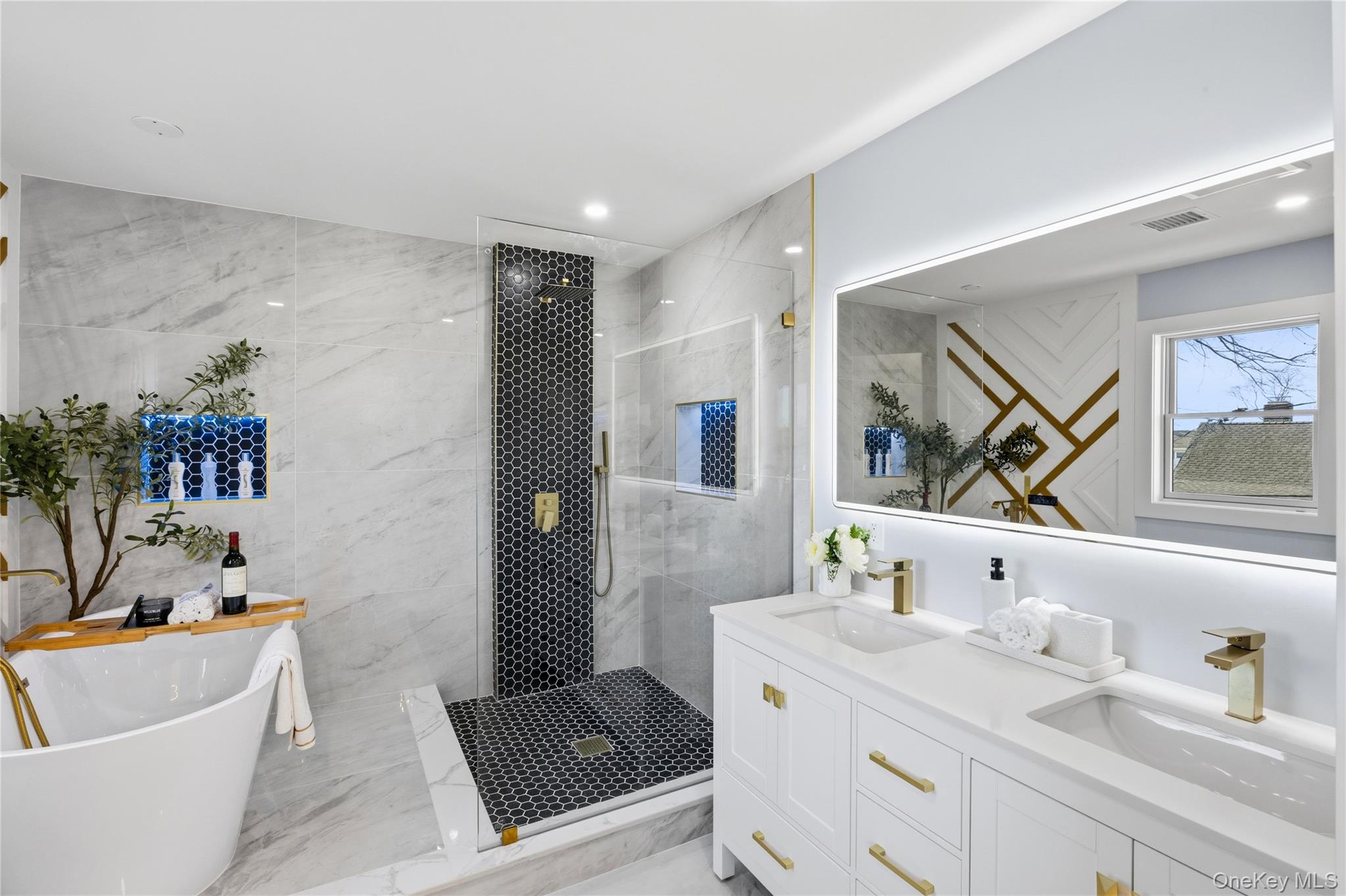 #16 photo, 14 Fawn Lane, מחוז נסאו Westbury , NY 11590