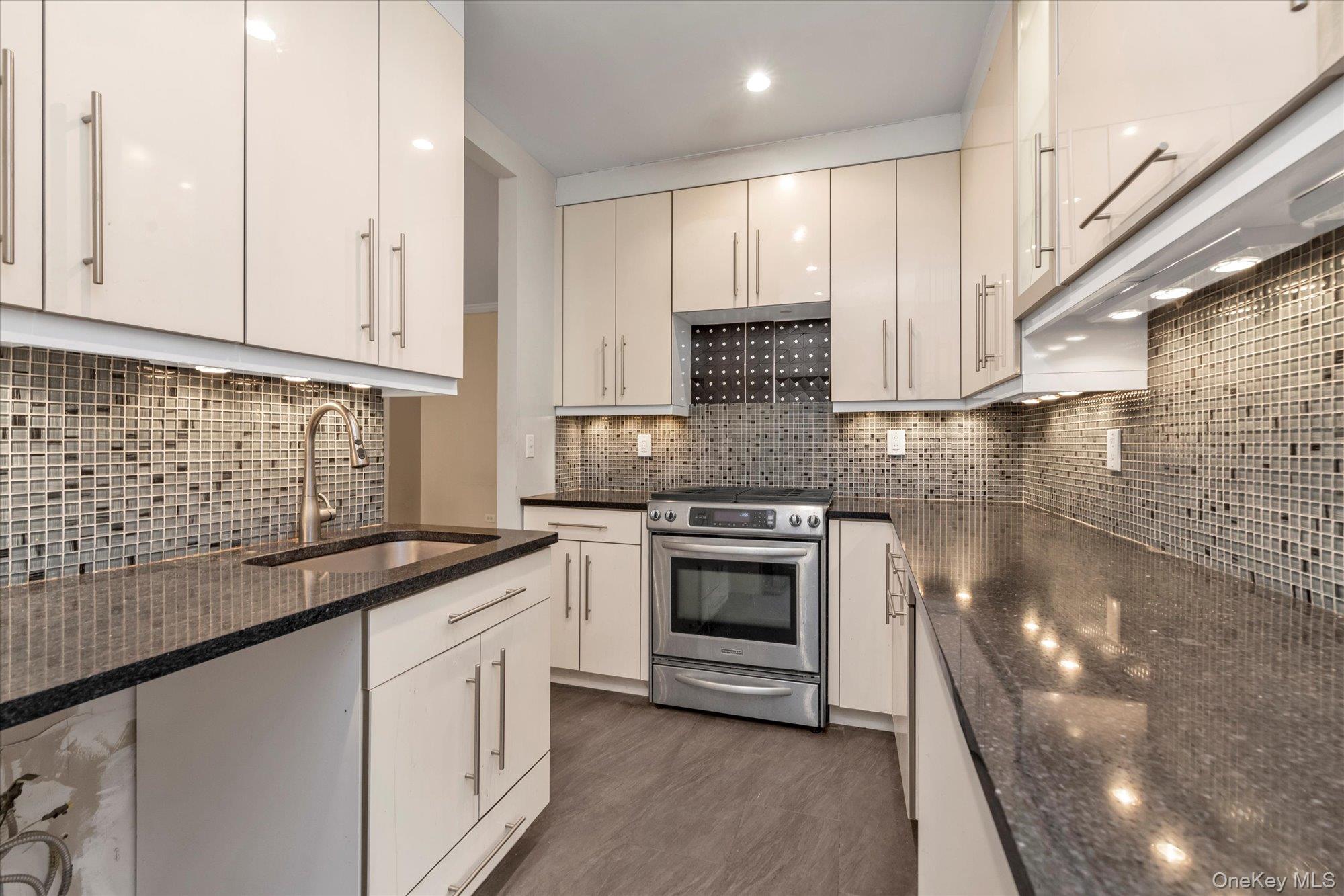 #7 photo, 48-35 43 Street, Woodside , NY 11377