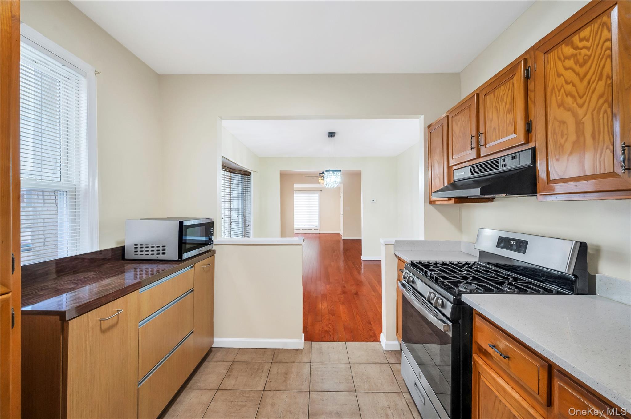 #13 photo, 100-19 160th Avenue, कुईंस Howard Beach , NY 11414