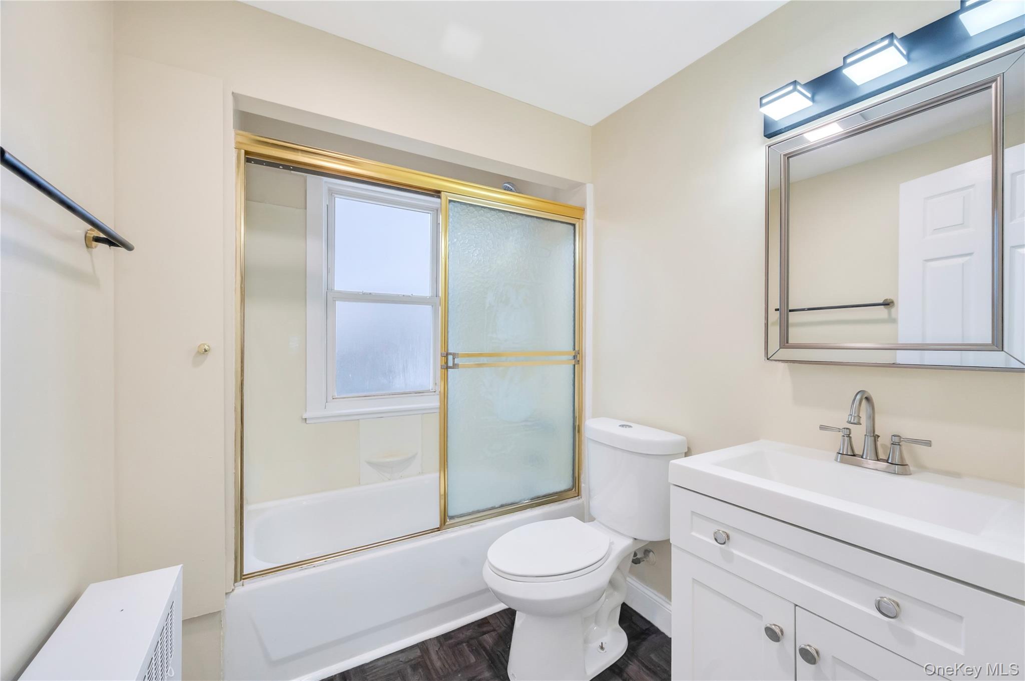 #19 photo, 100-19 160th Avenue, कुईंस Howard Beach , NY 11414